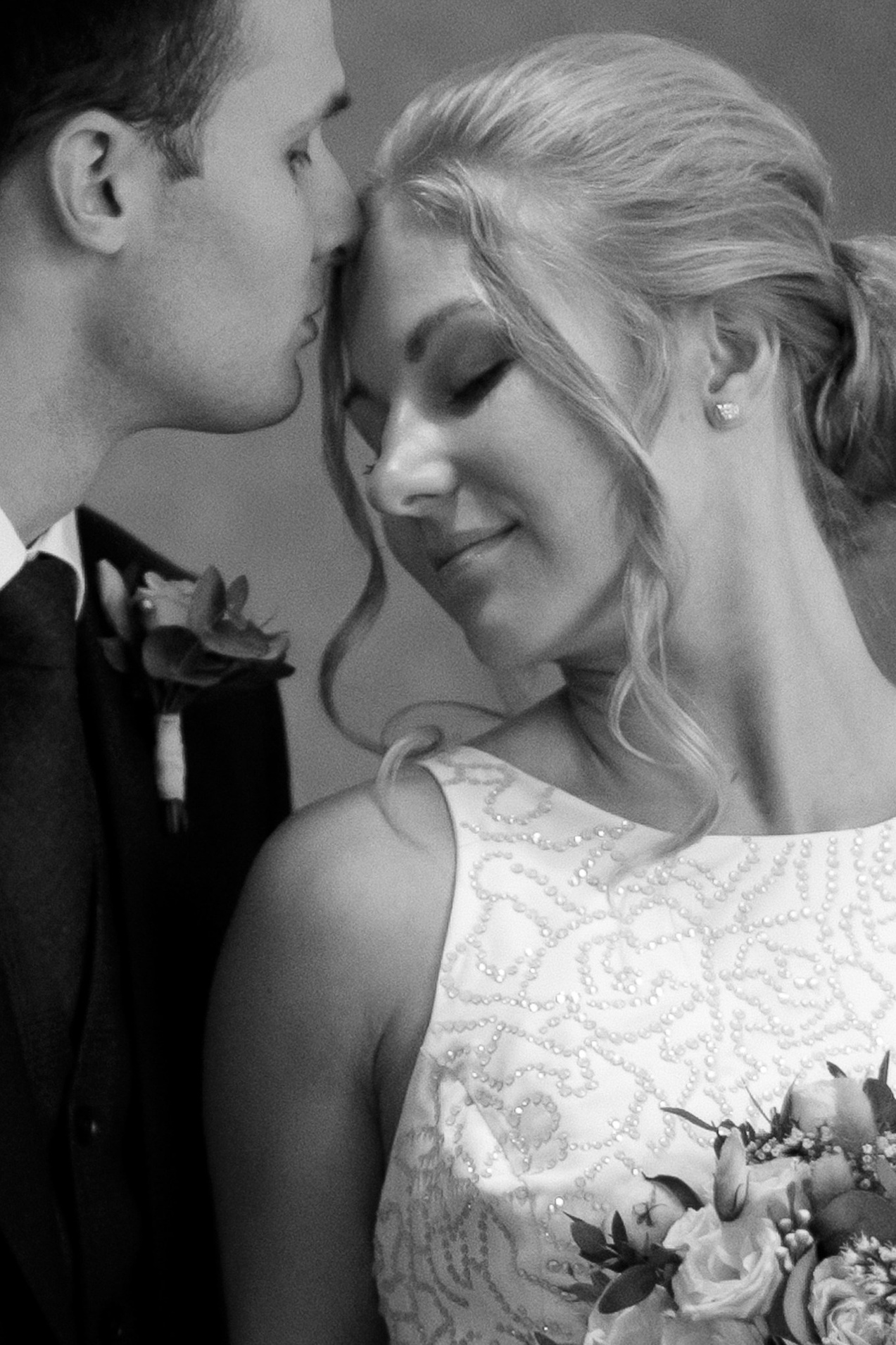 Свадебная фотография в чёрно-белой стилистике