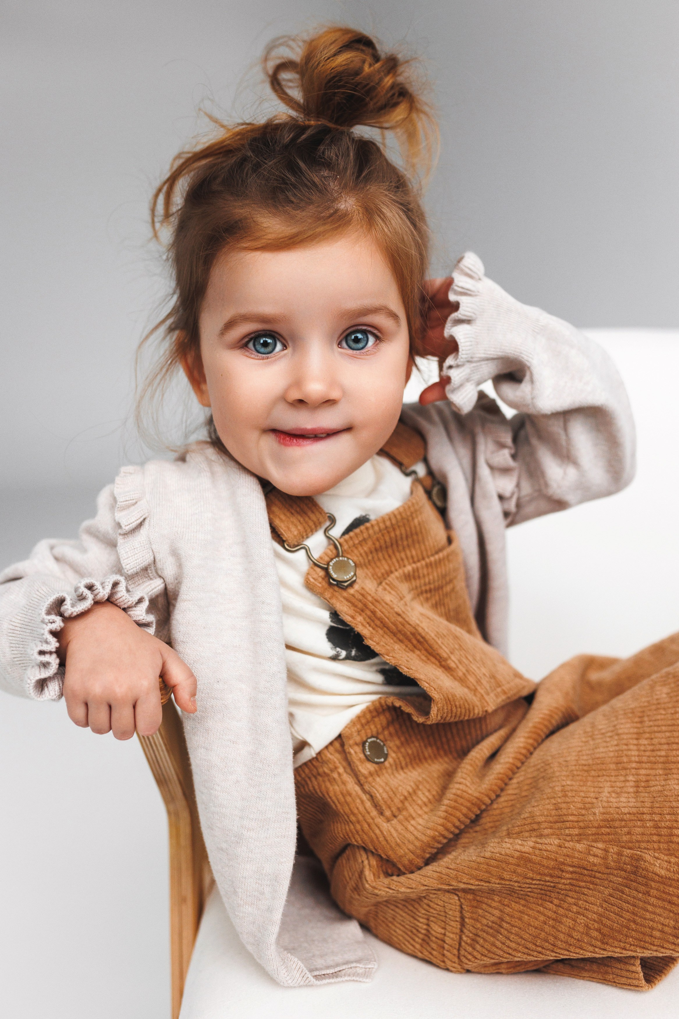 ребенок на фотосессии в студии