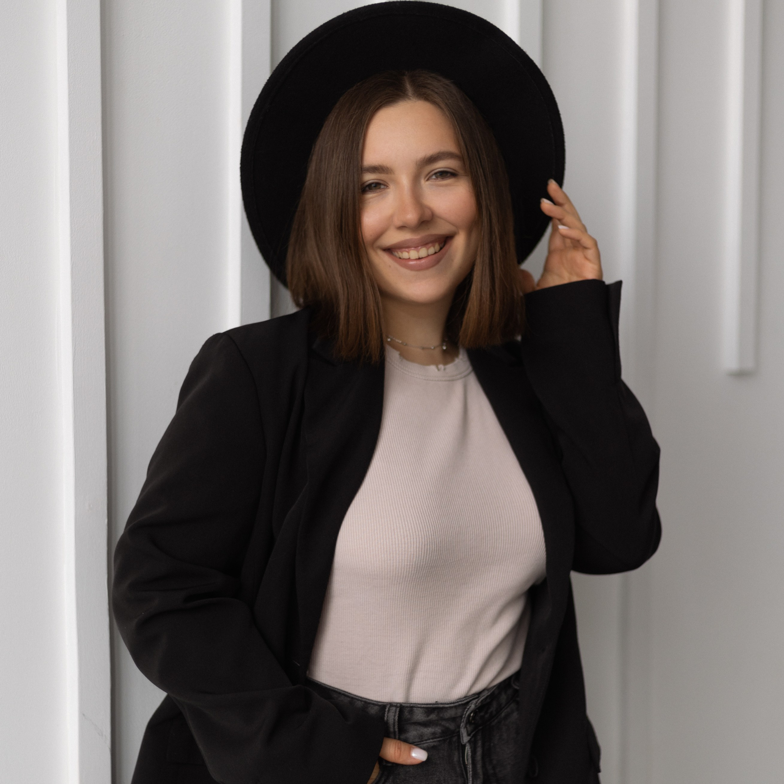 Контакты. Фотограф Романова Анна