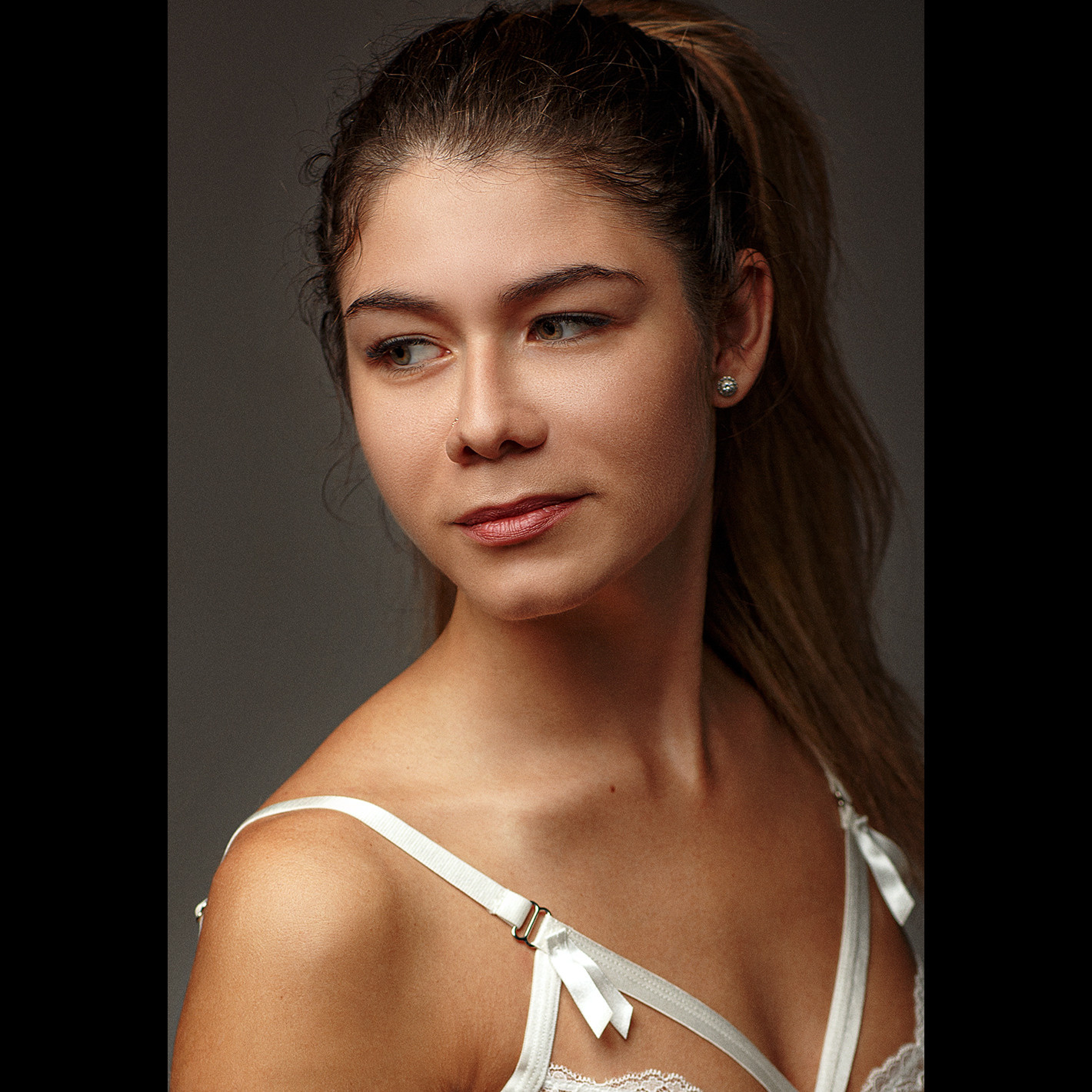 фото девушки в нижнем белье в студии