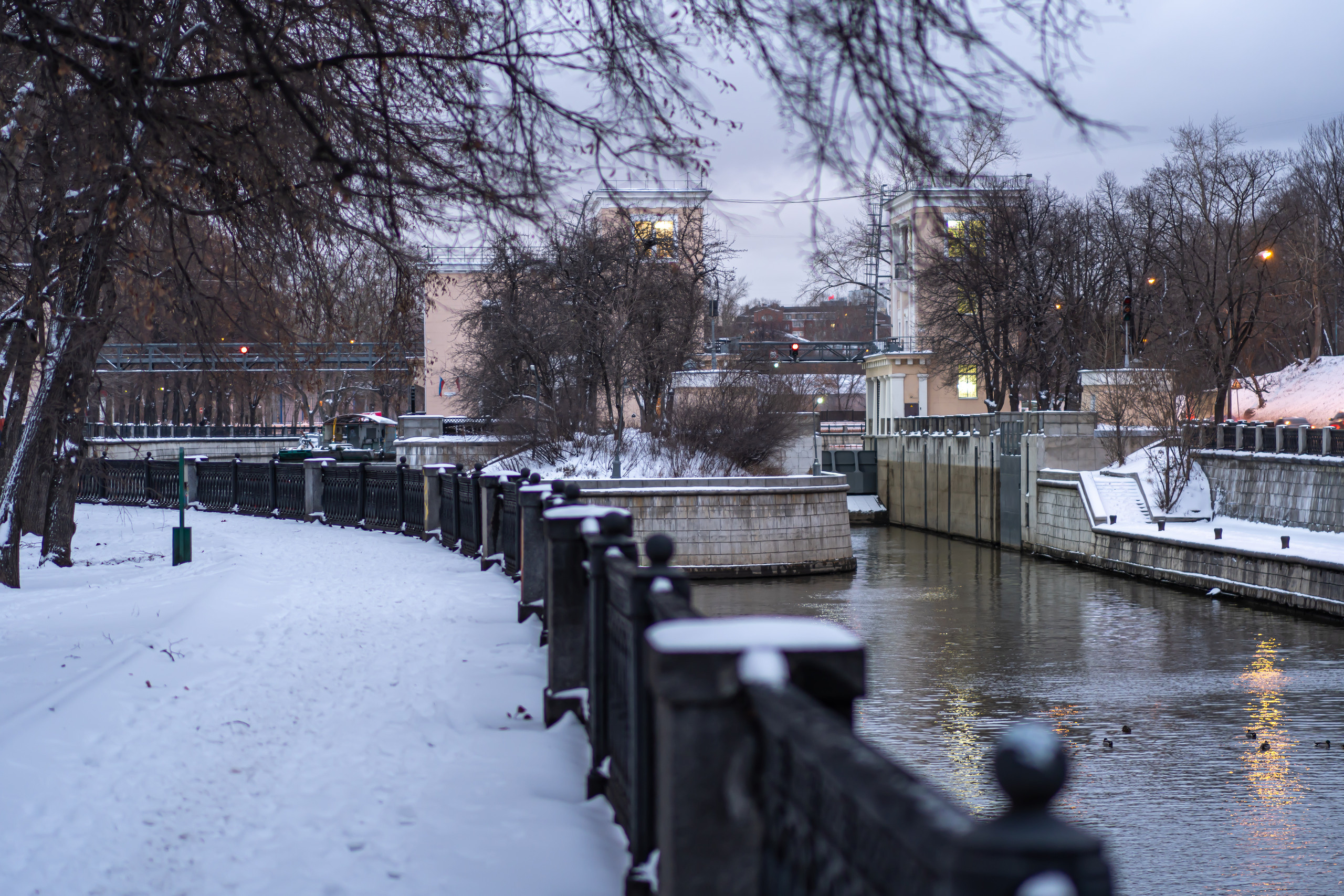 Вид на Сыромятнический гидроузел