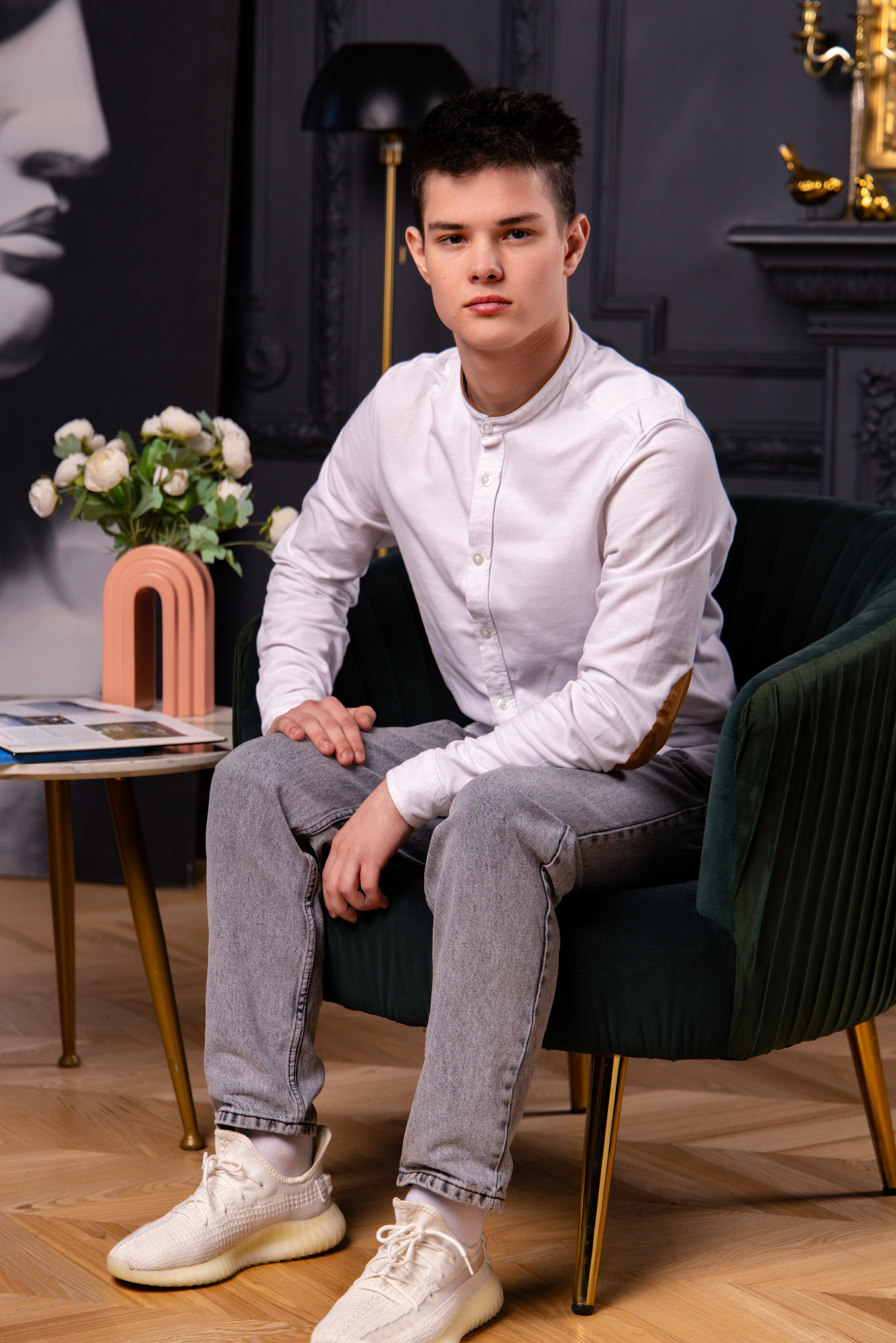 Фотосессия 11 класса в студии «SKYPOINT STUDIO». Фотограф и видеограф Софья Бурляева в Санкт-Петербурге