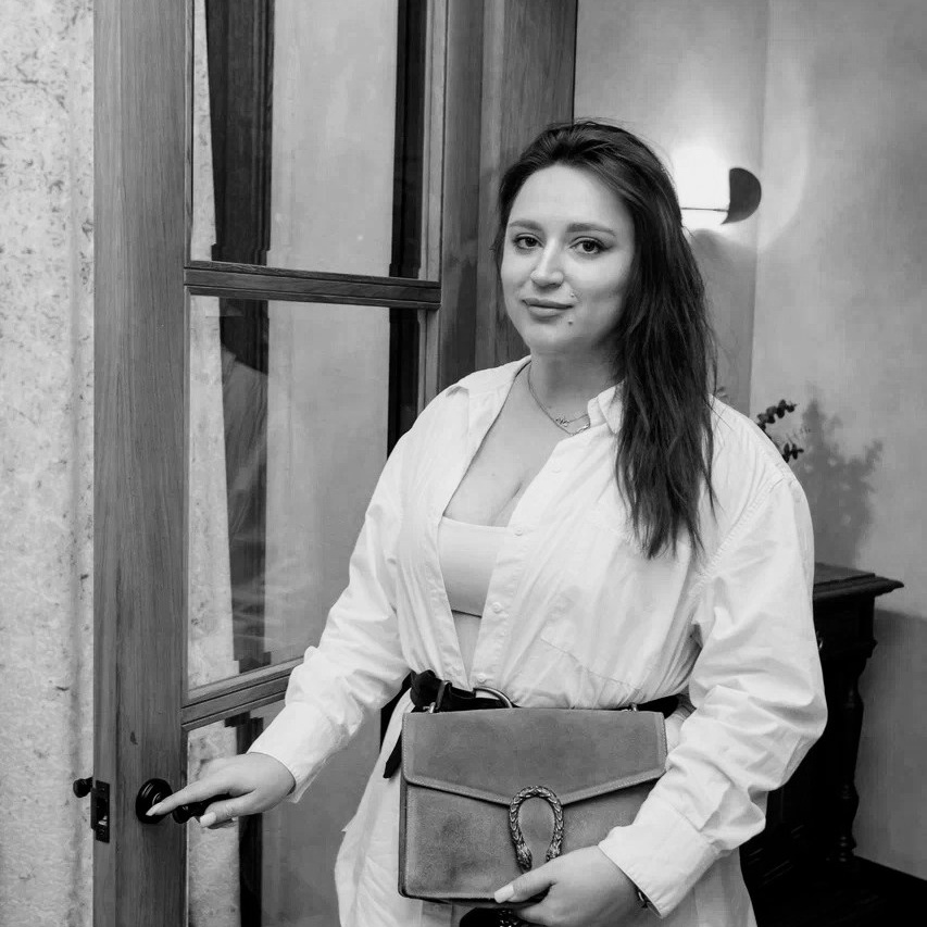Дизайнер интерьера Ксения Чермантеева Привет! Меня зовут Ксения. Я являюсь профессиональным дизайнером интерьеров и работаю по всей России. На этом сайте я познакомлю Вас со своими работами, а самое главное реализацией объектов.