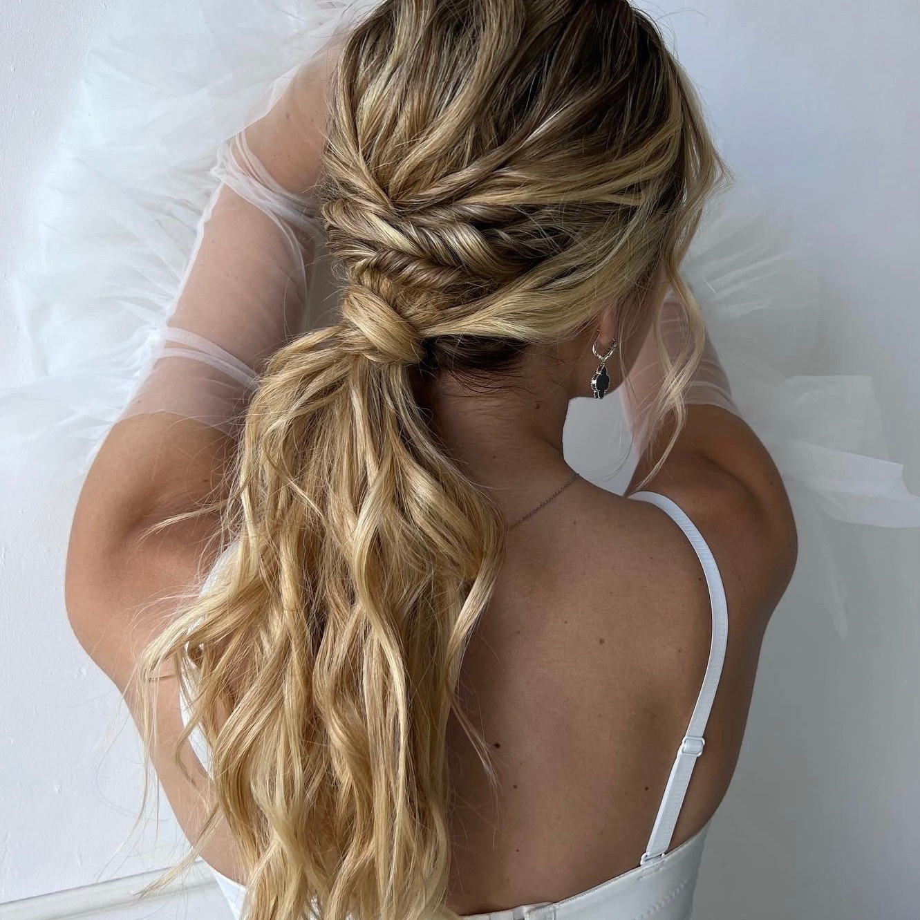 Юлия Донченко, топ-стилист по причёскам и визажист в Москве