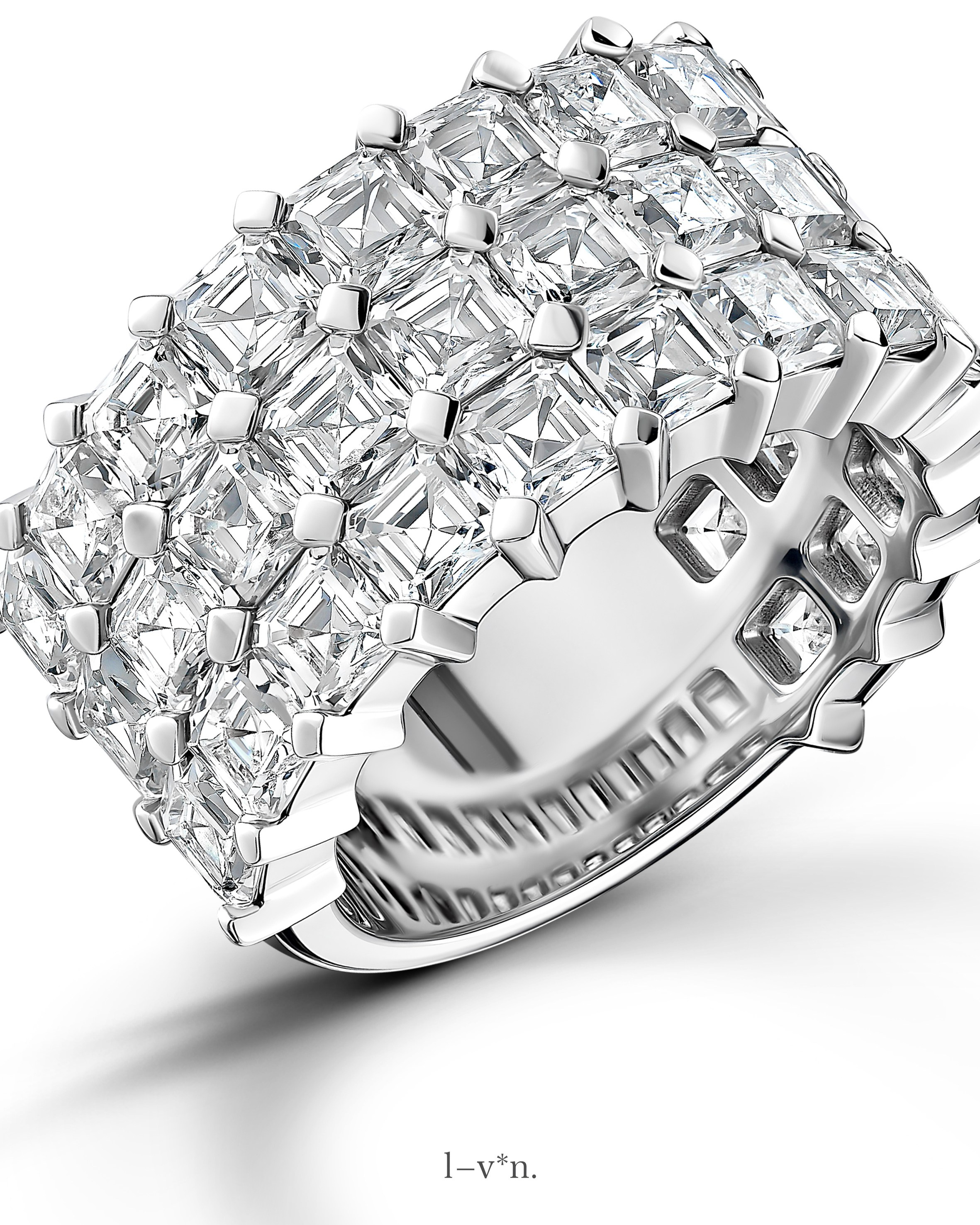 Ювелирная фотосъёмка украшений и колец с бриллиантами