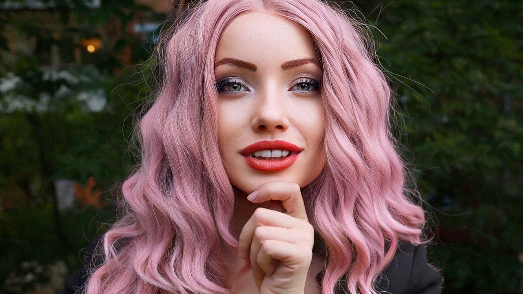 Sodomelle Flavian — концертныи фотограф, работающий со сценой, живыми выступлениями и фестивалями. Фотосъемка концертов — это фиксация света, движения, напряжения зала и момента, который больше не повторится. Работаю с музыкальными группами, артистами, площадками и организаторами концертов. Съемка проходит в условиях живого звука, сложного света и плотного темпа выступления. В центре внимания — сцена как точка силы, а не декоративные кадры. Концертныи фотограф, фотограф на концерт, съемка концертов, концертная фотография, фотограф живых выступлений.