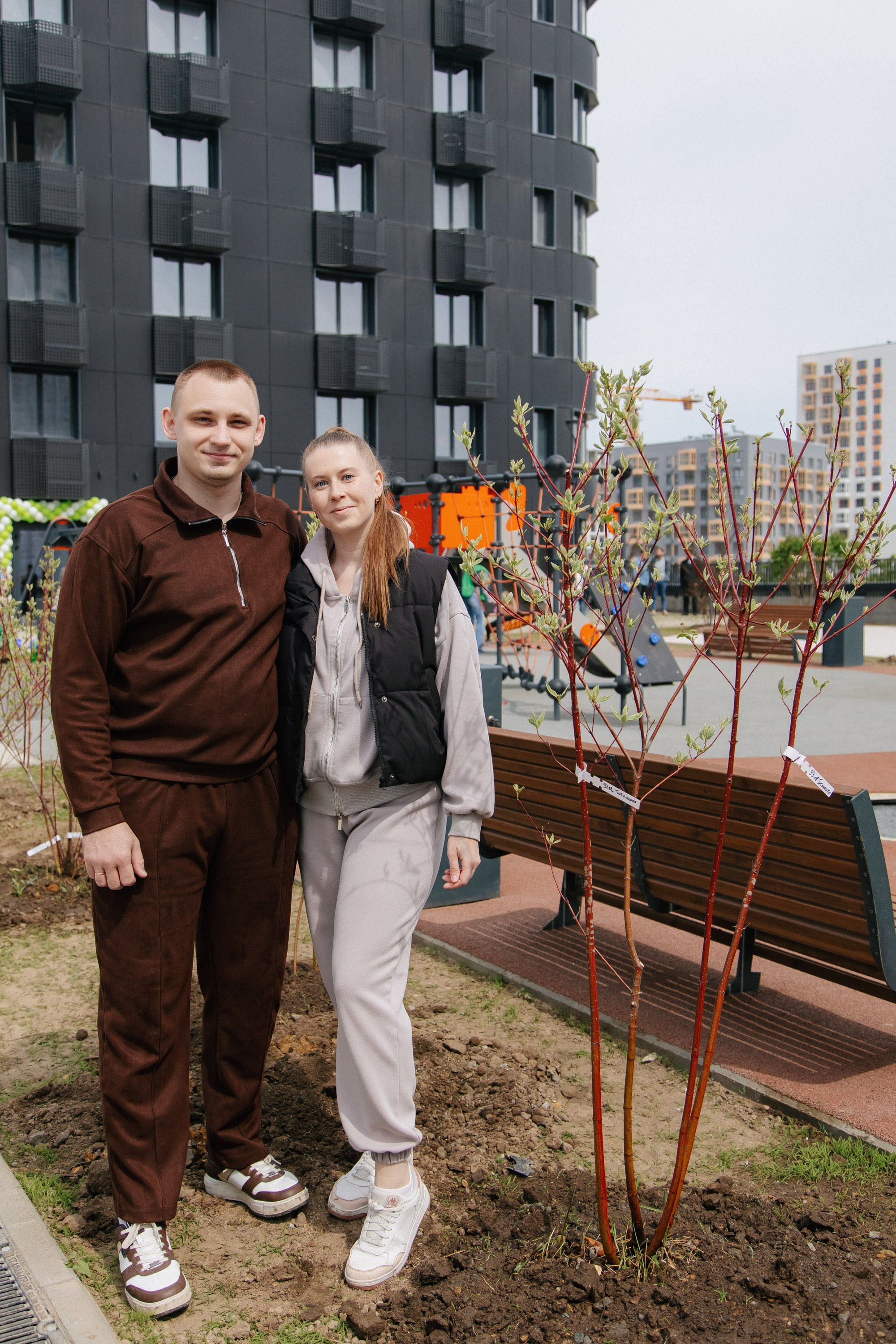 Посадка деревьев на Патрокле: репортажная съёмка для застройщика во Владивостоке. Business photographer Vladivostok