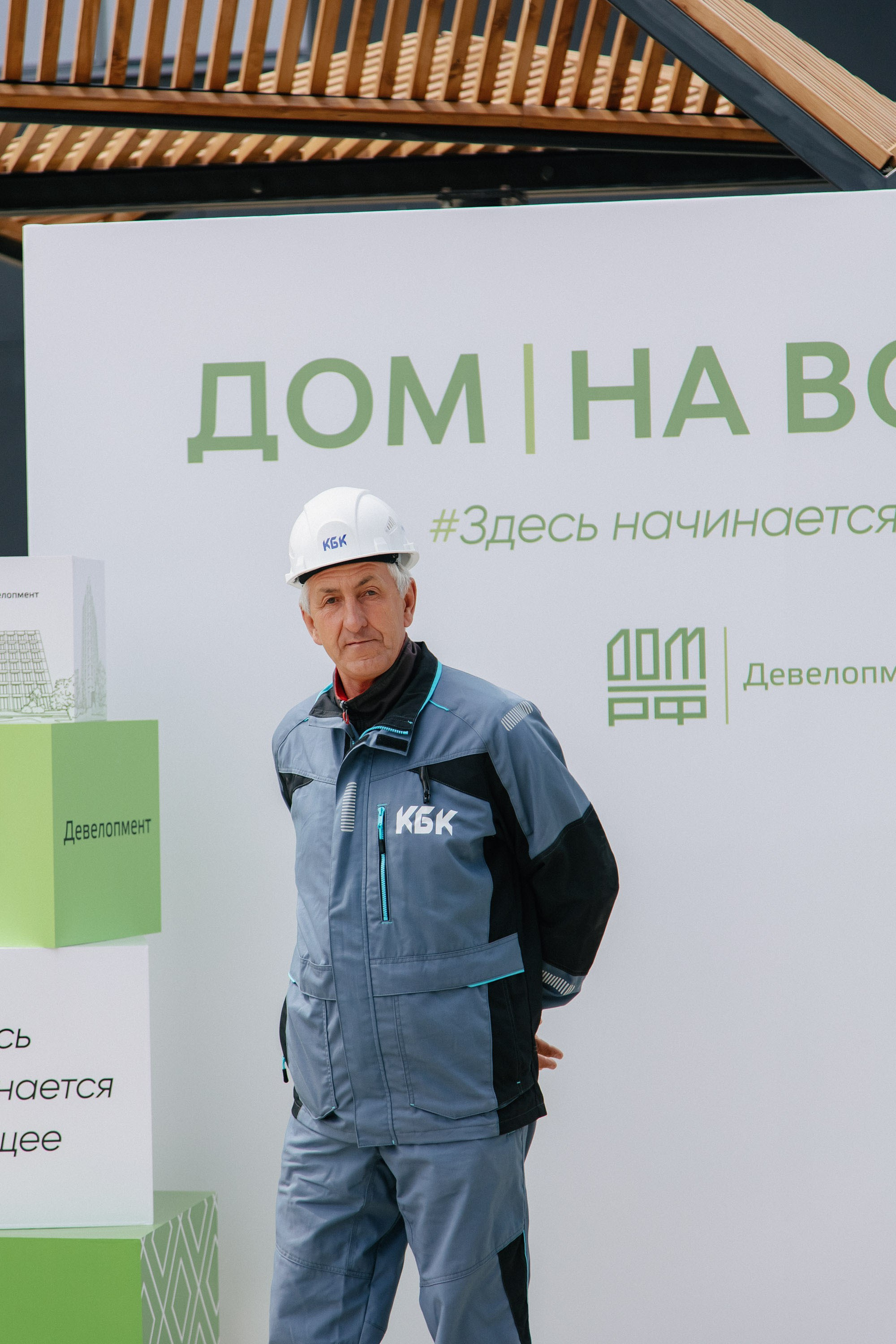 Посадка деревьев на Патрокле: репортажная съёмка для застройщика во Владивостоке. Business photographer Vladivostok