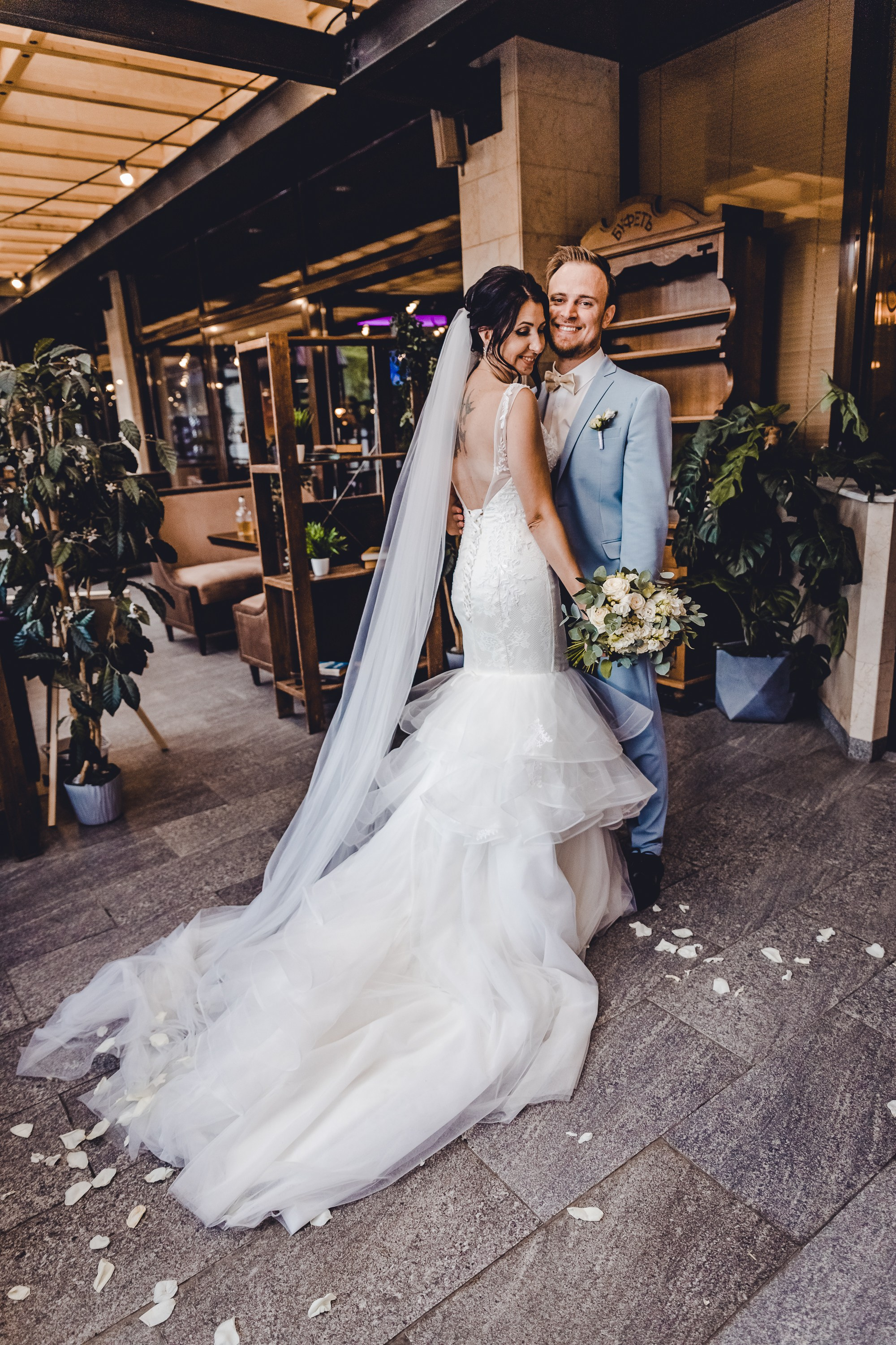 Профессиональная обработка фотографий для идеального результата и ярких воспоминаний.