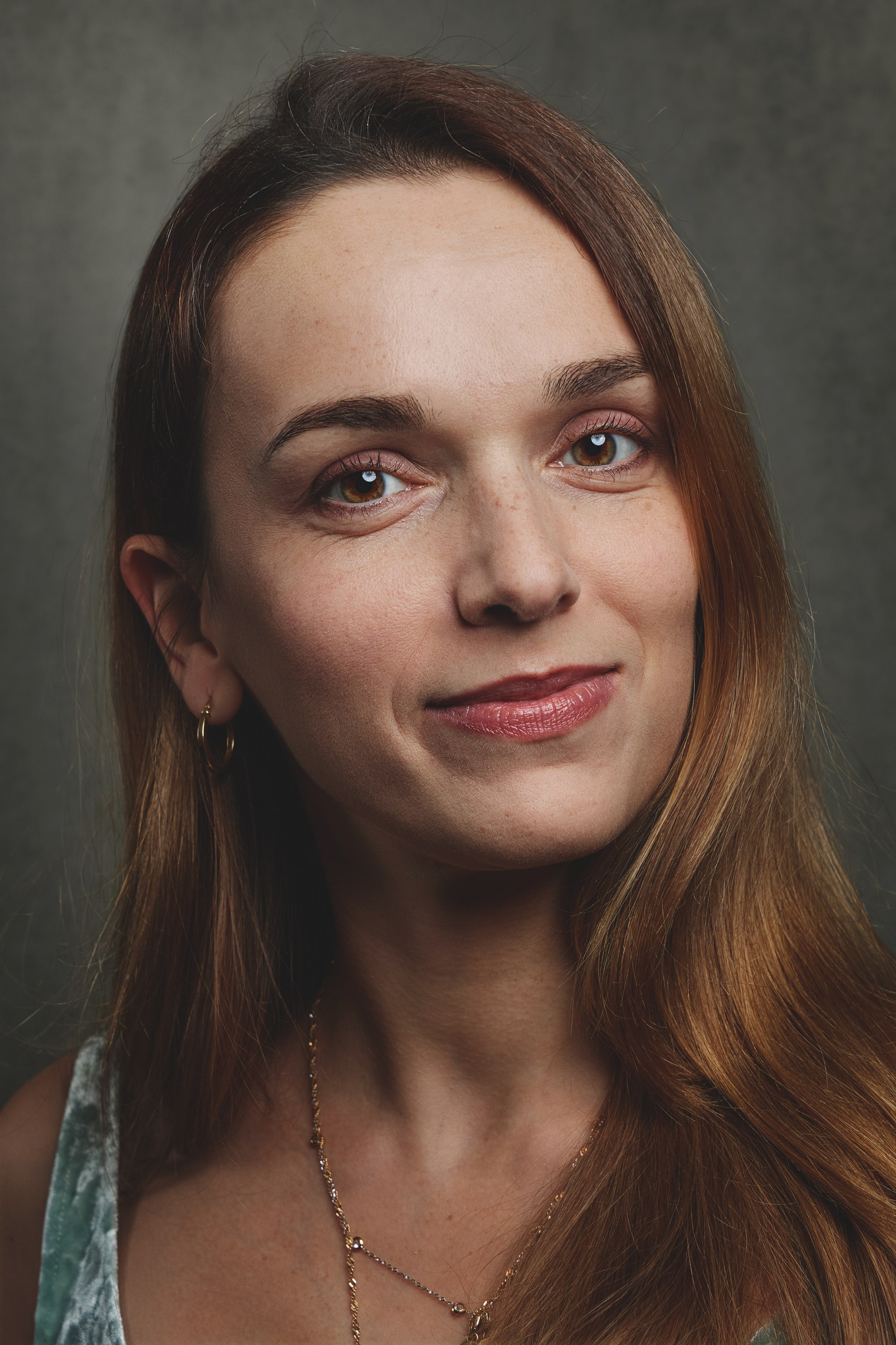 Фото на паспорт в Зеленограде. Портрет в деловом стиле. Семейный портрет.  Бизнес портрет. Фото на документы. Фото на документы в Зеленограде. Фото на паспорт. Портретная фотостудия ЛукБук. Деловой портрет. Семейный портрет. Предметная фотосъемка