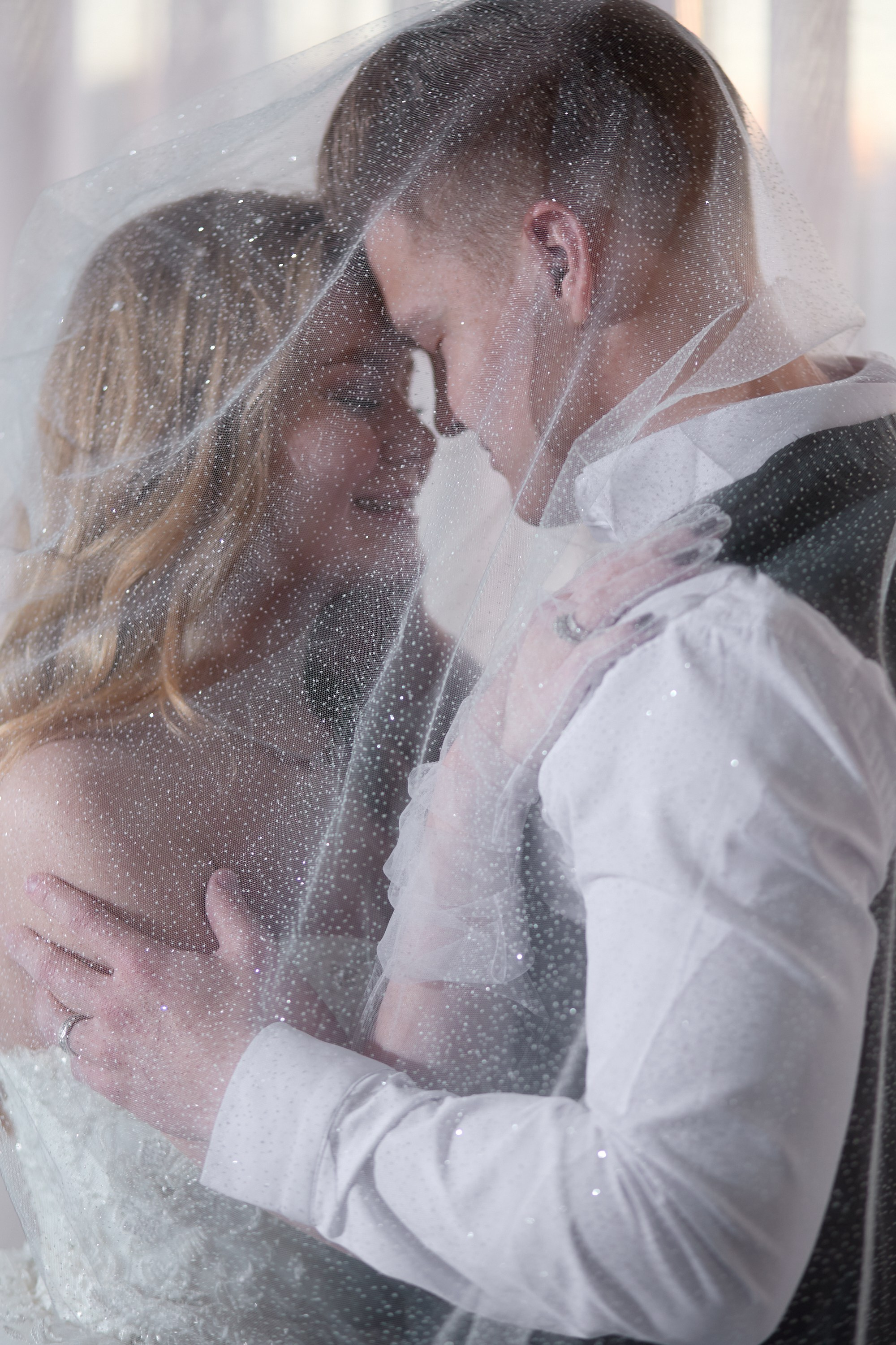 Профессиональные услуги фотографа и видеографа в Сочи на свадьбу, фотосессия, цена, венчание