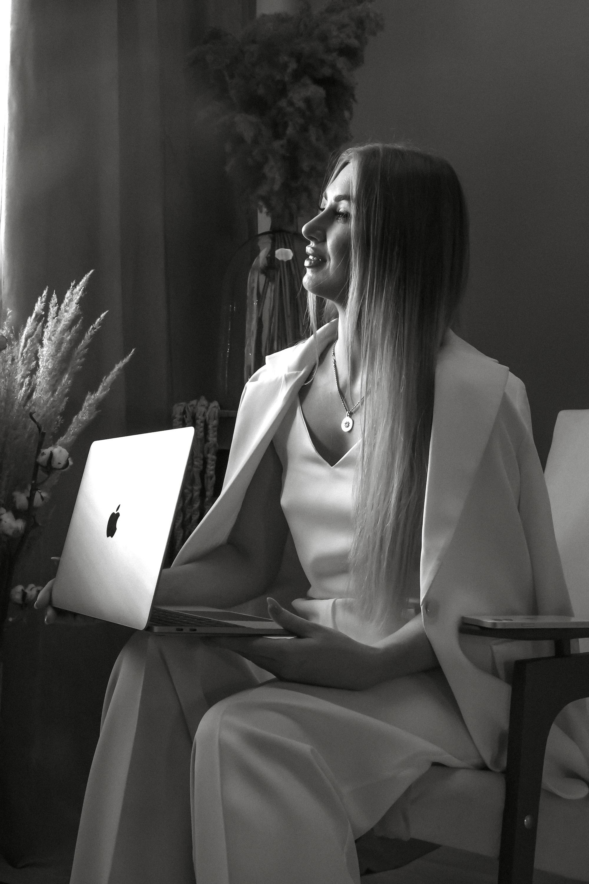 Контакты. Ведущий на свадьбу в Балашихе, Железнодорожном, Москве Евгения Гундер