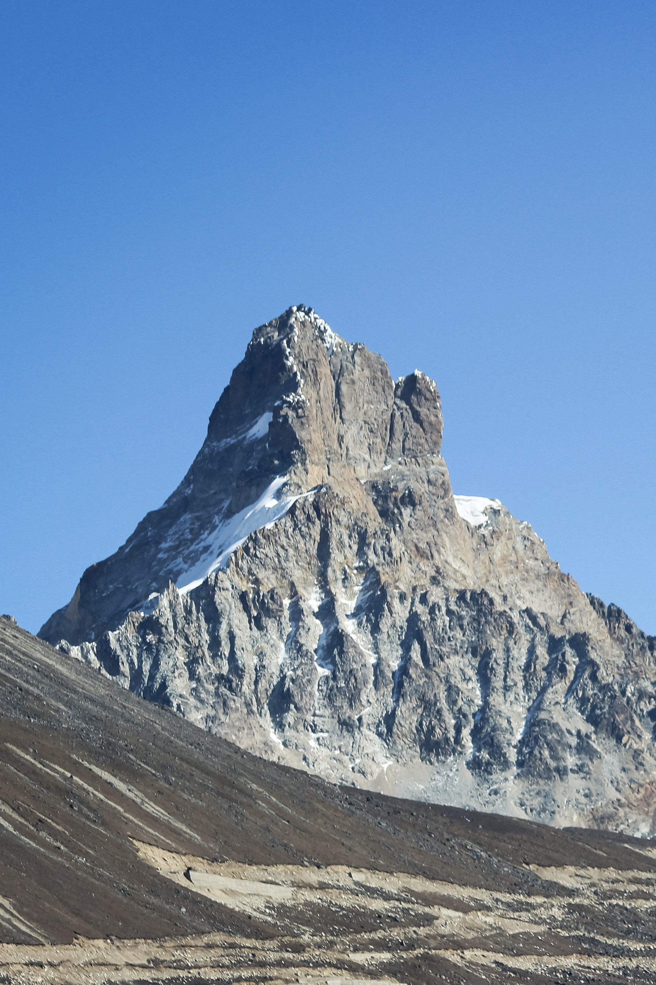 Фотография с горами. Пример изображения, к которому применён нейросетевой пресет для Adobe Camera Raw