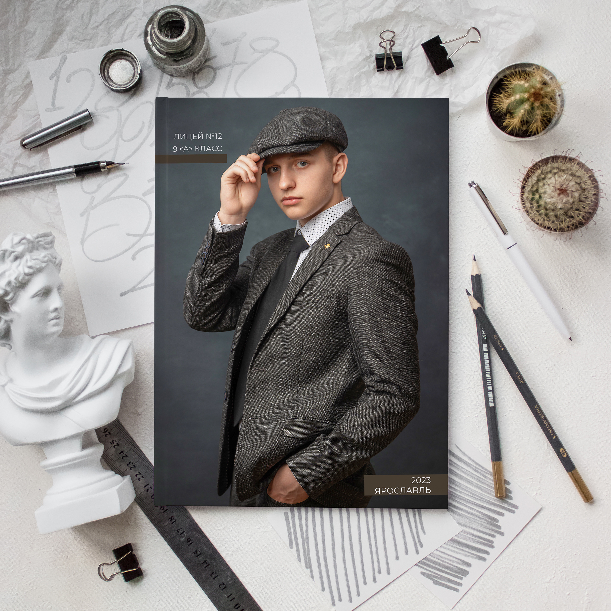 На каждом снимке всегда два человека: фотограф и зритель