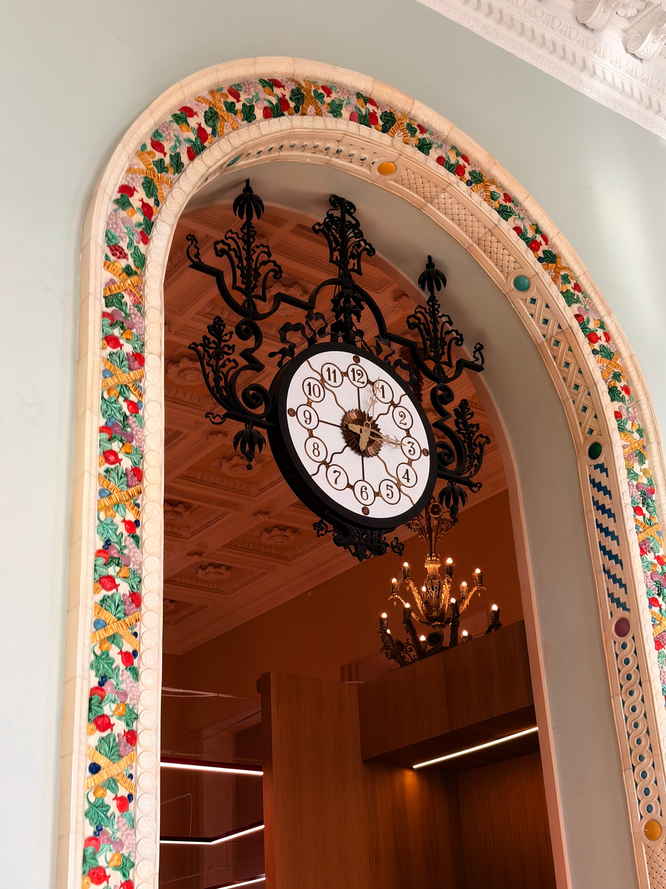 Красивые места для фотосессии в Сочи, Адлере, Красной поляне. Фотограф для женщин и мужчин, контента для бизнеса в Сочи, Адлере, Красной поляне, Розе Хутор