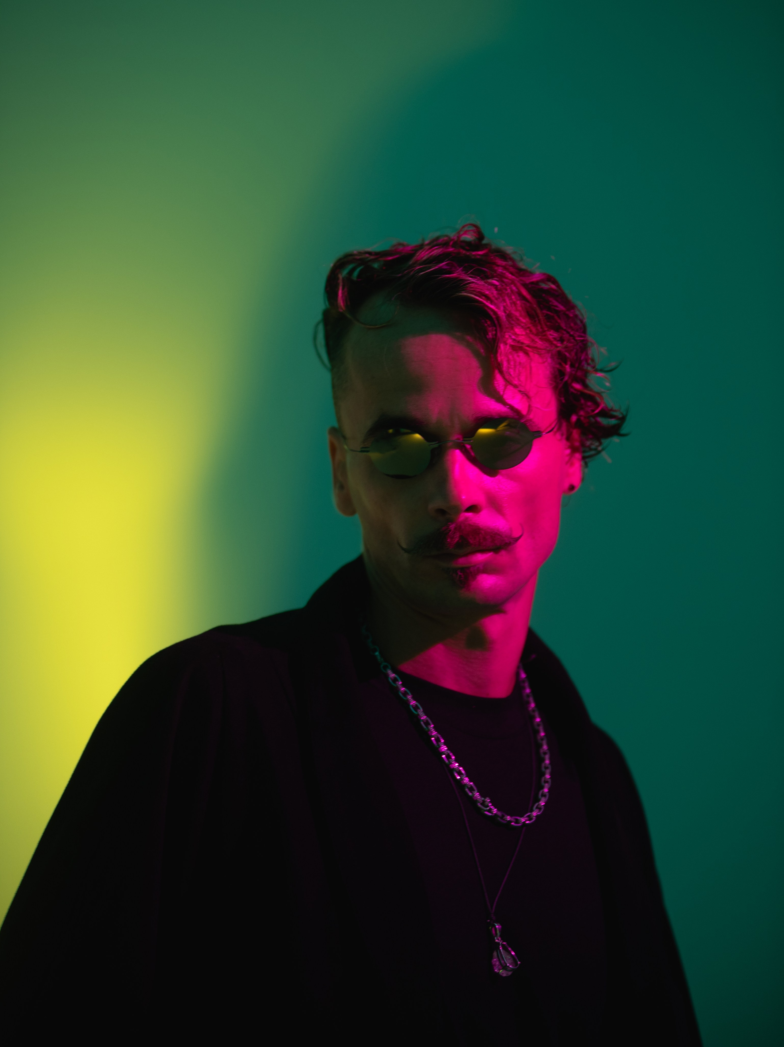 Мужская фотосессия в студии в Москве — студийная съёмка для мужчин