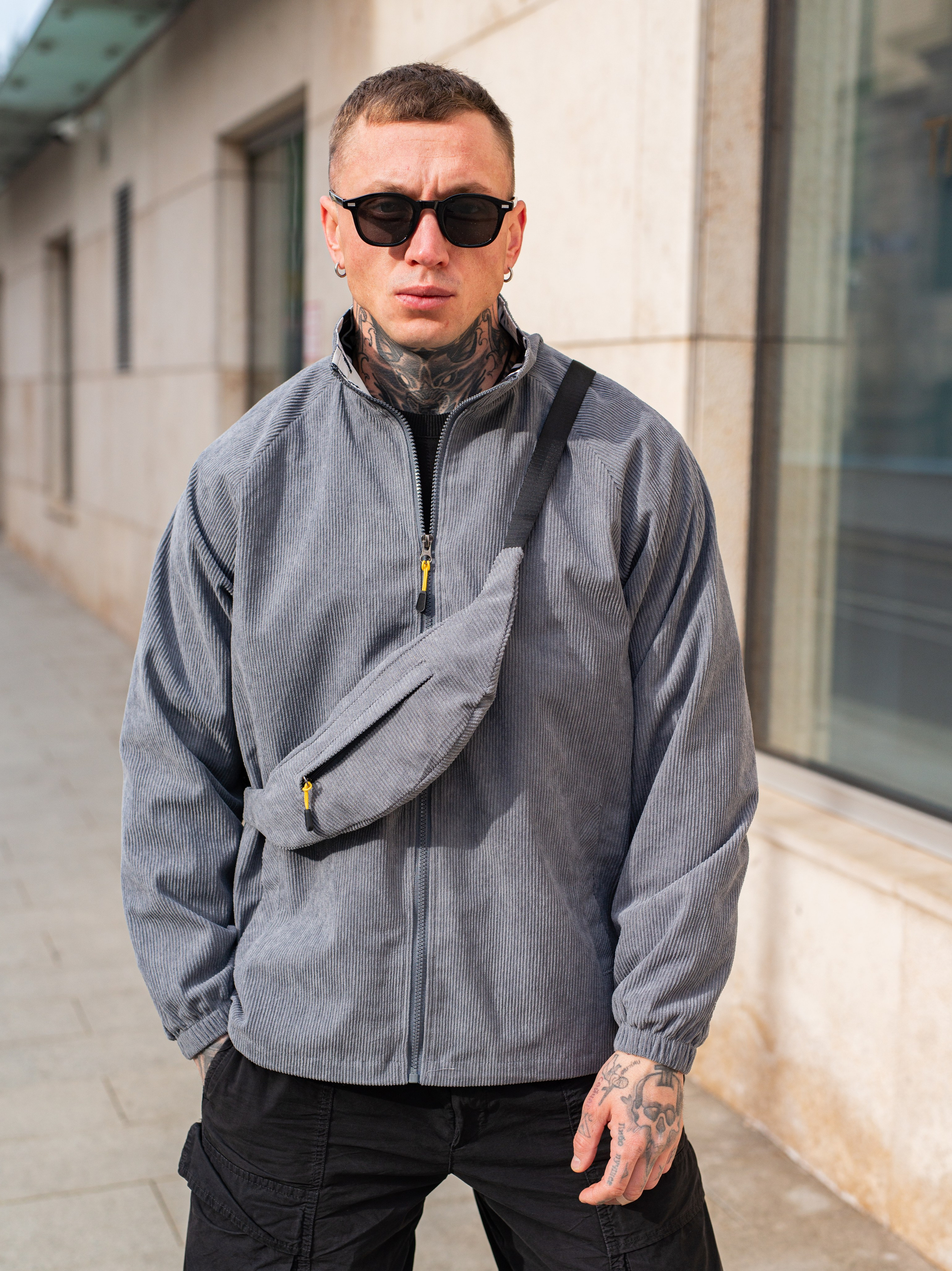 Эмоциональная фэшн-съемка, передающая чувства и характер моделей через стильные образы.