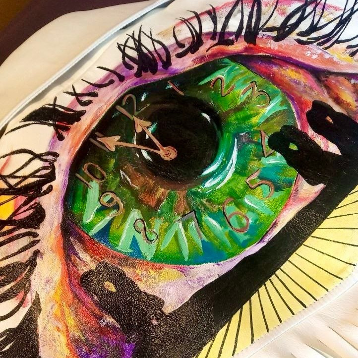 Дизайнерская роспись кожаной куртки на заказ — ручной кастом кожанки для яркого образа и уникального стиля