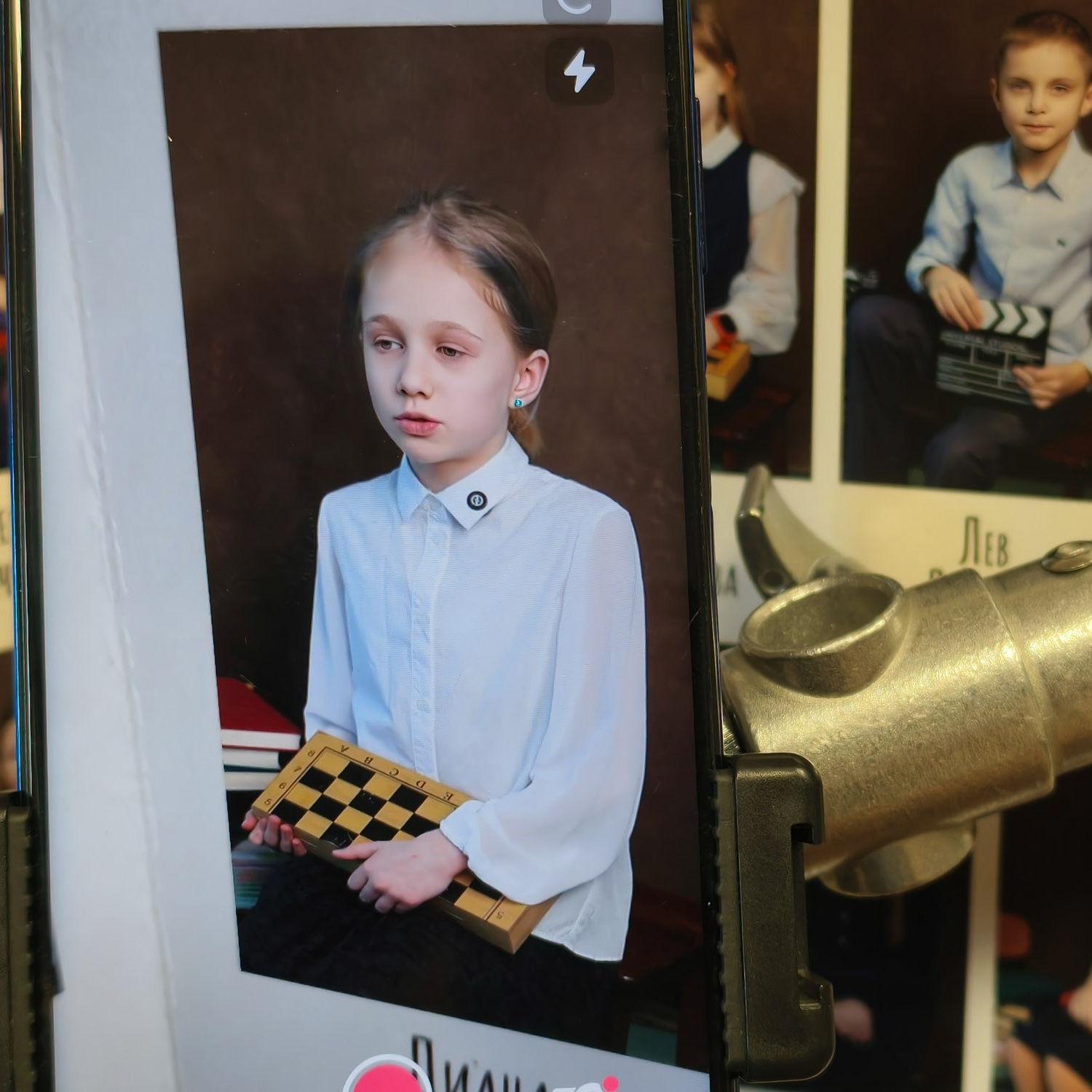 Живой выпускной Альбом для начальной школы - "Блогер", где все фото оживающие. Красноярск и ближние города и поселки красноярского края. Саянский. Уяр. Большая Мурта. Заозерный