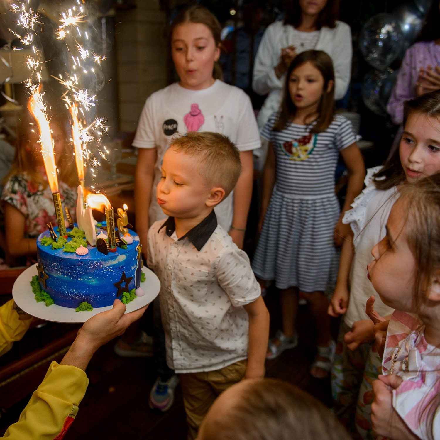 Information and price for the services of a photographer in Scotland. Elena Carruthers family photographer in Scotland (Edinburgh, Glasgow)