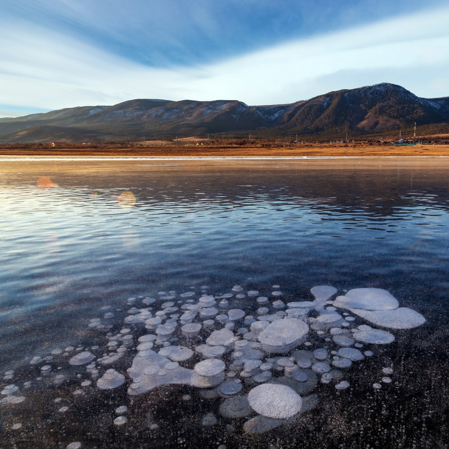 Экскурсия на первый лёд Байкала. Илья Буянов, гид по Байкалу, фотограф — baikalsky.com