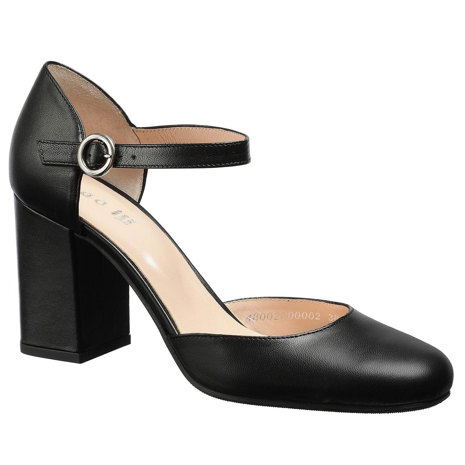 Съемка обуви на белом фоне