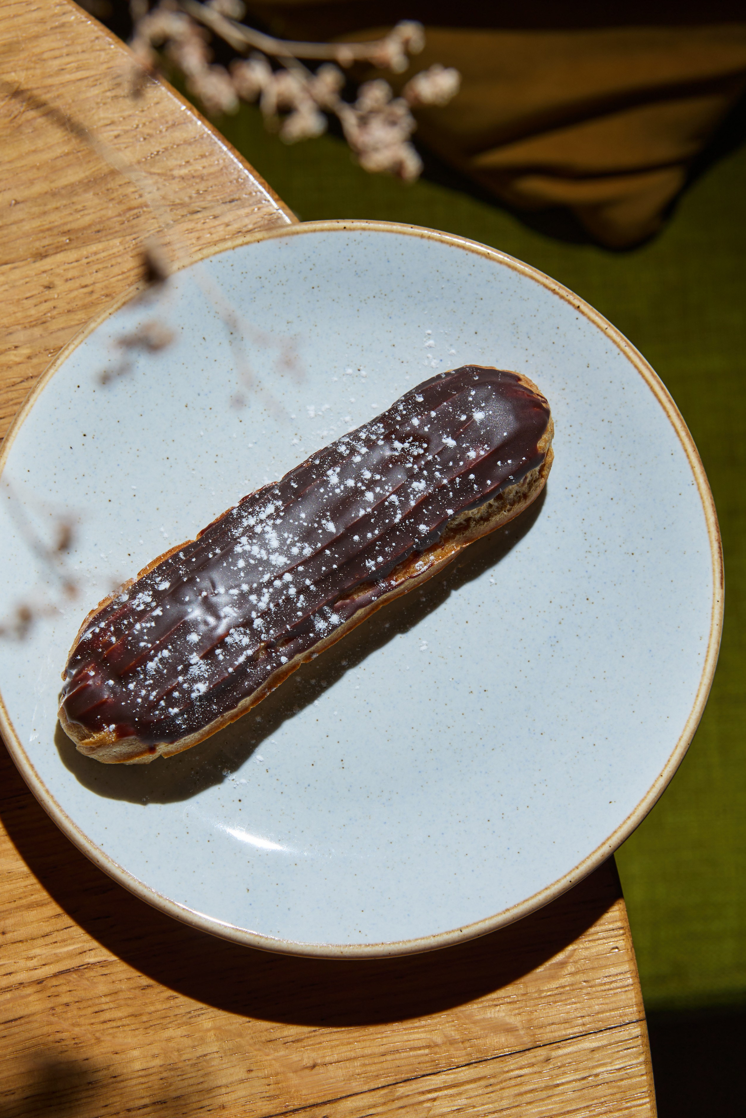 Вкусные десерты в Смоленске — заказать сладости в кафе EATON. Кафе EATON в Смоленске — еда и кофе в ТРЦ «Макси»