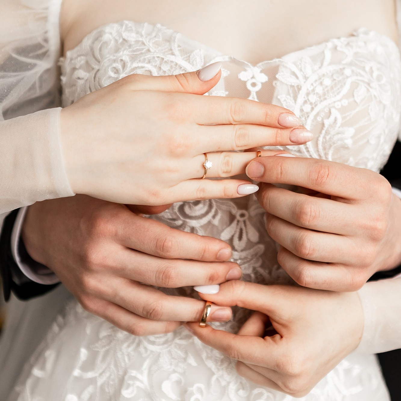 Свадебная фотосессия с кольцами