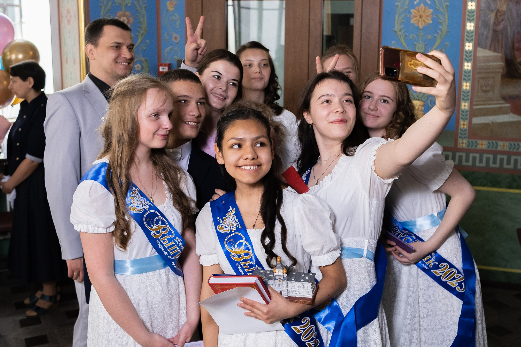 Выпускной в школе. Фотограф и видеограф Софья Бурляева в Санкт-Петербурге