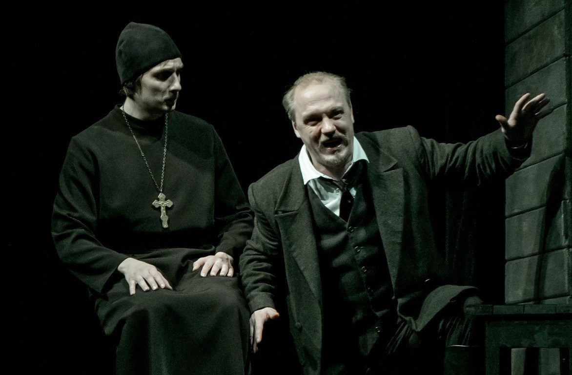 Спектакль Сергея Федотова «Карамазовы» на сцене пермского театра «У Моста». Журнал о самом особенном. Пермь и Пермский край