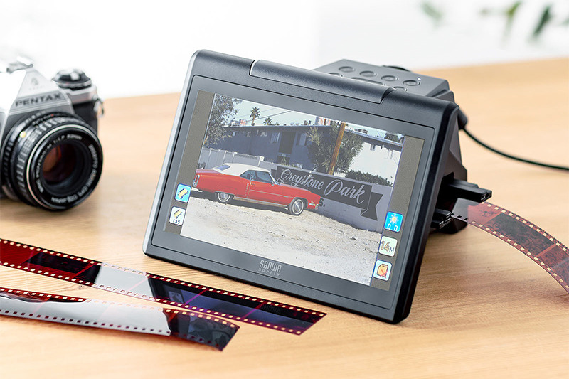 Sanwa Supply, сканер пленок с 7-дюймовым экраном. Фотограф — видеограф в Москве Дмитрий Менделеев