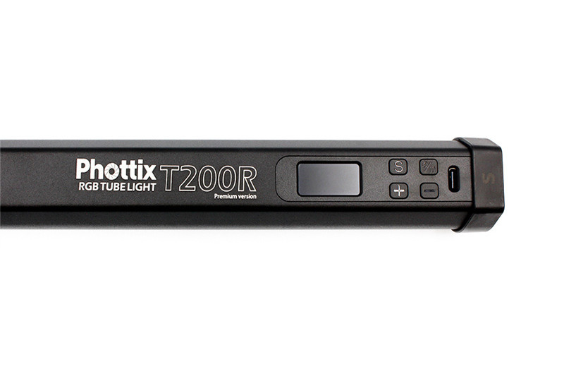 Phottix, полноцветный светодиодный светильник лампового типа. Фотограф — видеограф в Москве Дмитрий Менделеев