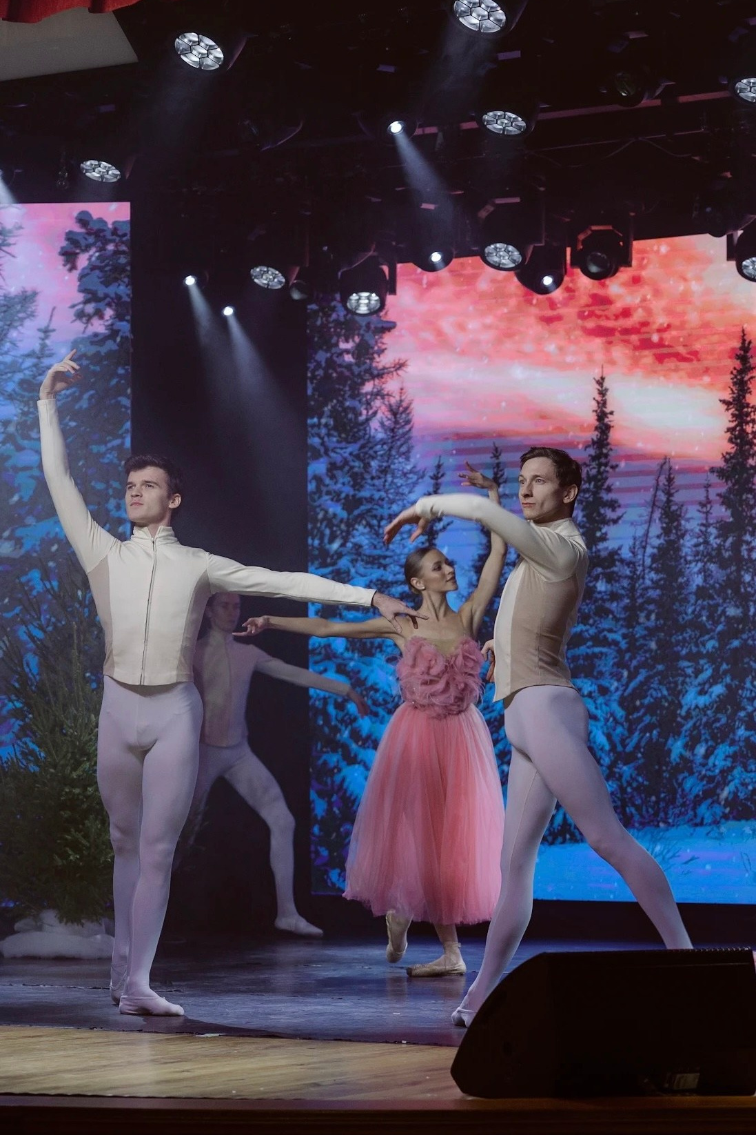 Танцевальный проект с балеринами «Old Money» в Екатеринбурге