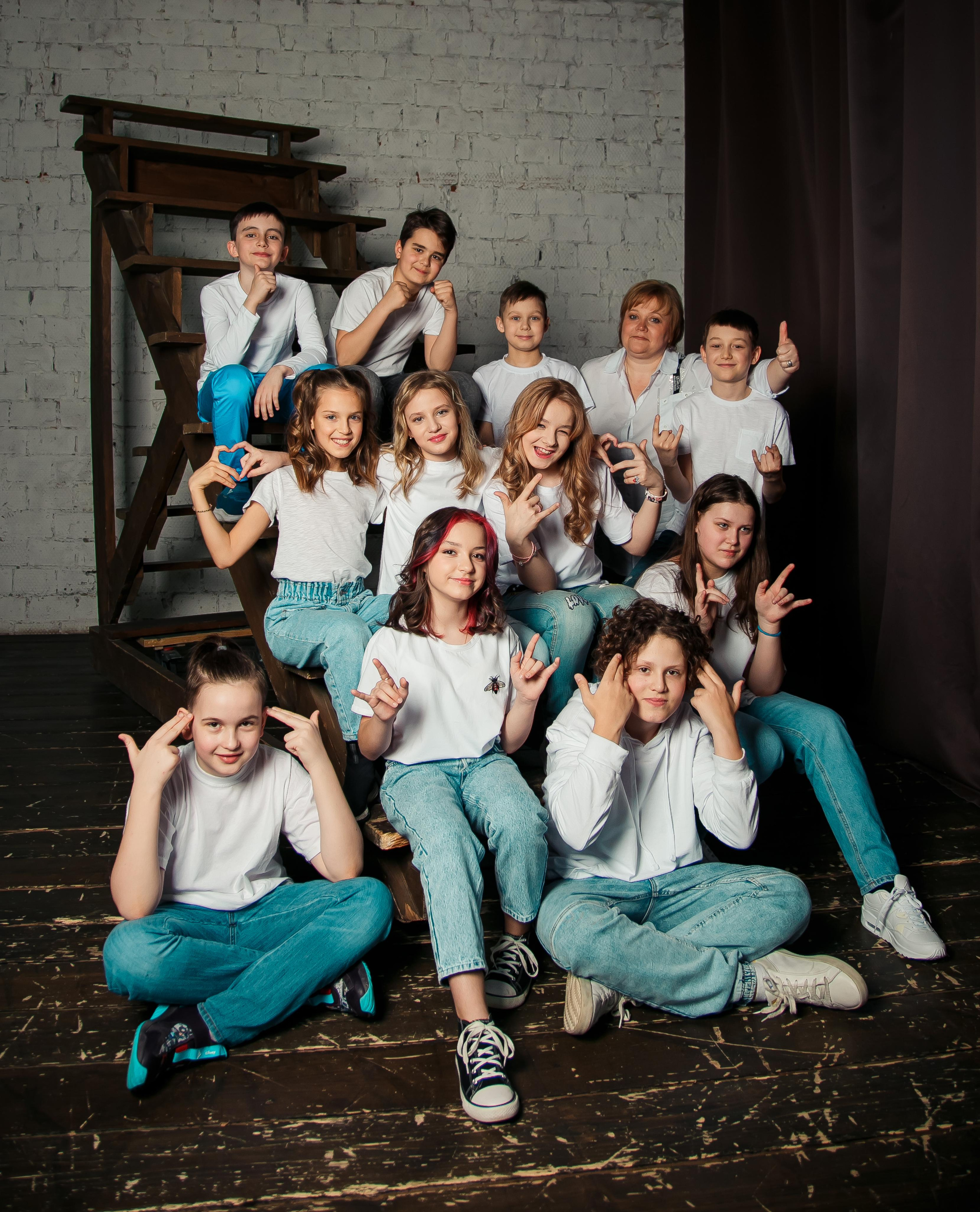 Цена на выпускные альбомы 4 класса. Выпускной альбом в Москве и Домодедово Вышка Школьный фотограф