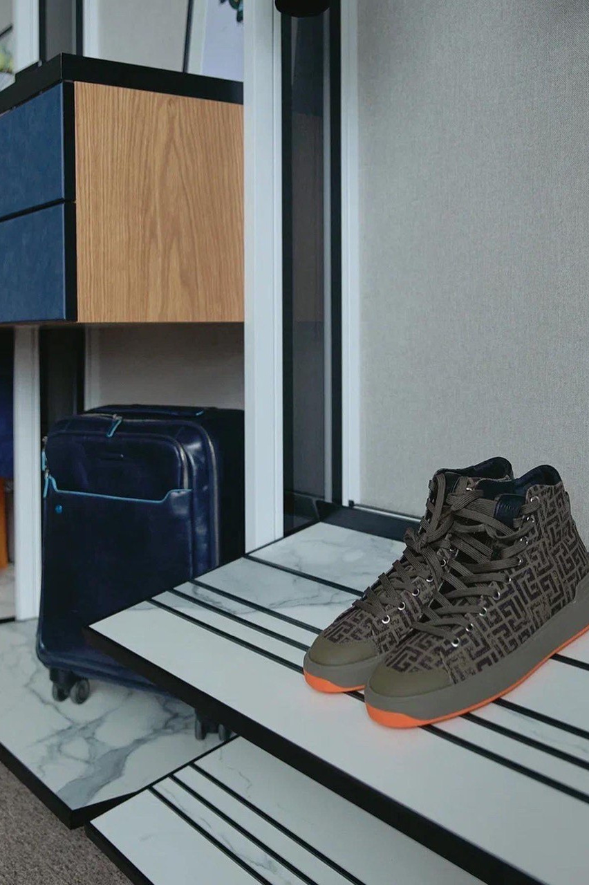 Black Raven. Elizarova Design Studio