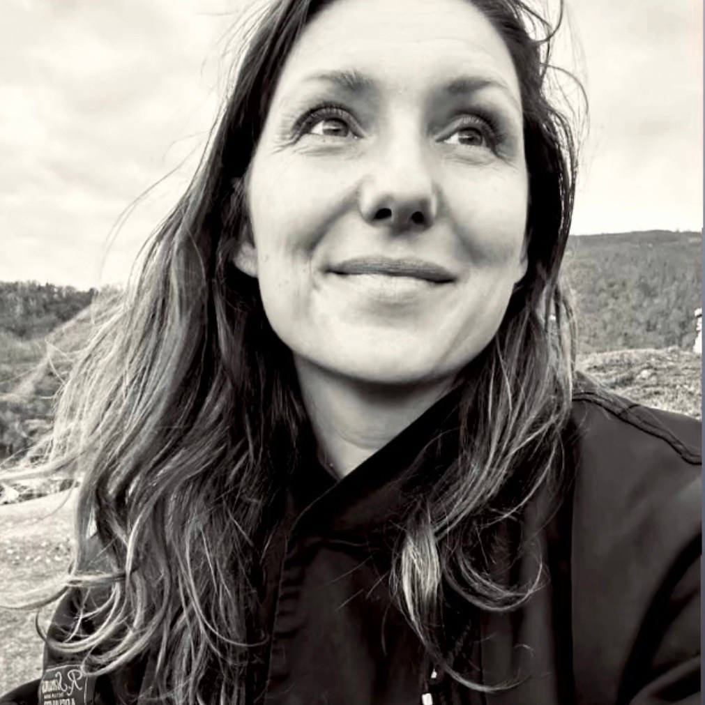 CONTACTS. Визуальный артист Наташа Солнцева