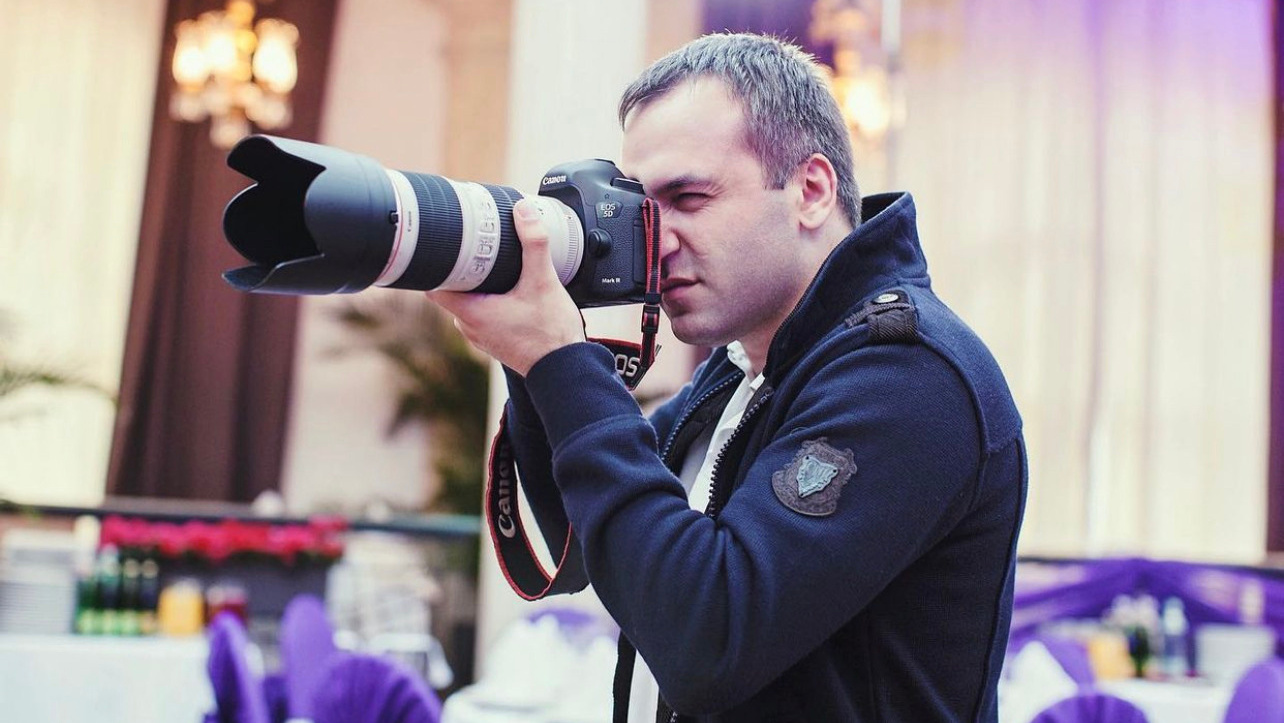 Контакты. Photographer Garik Gorgyan