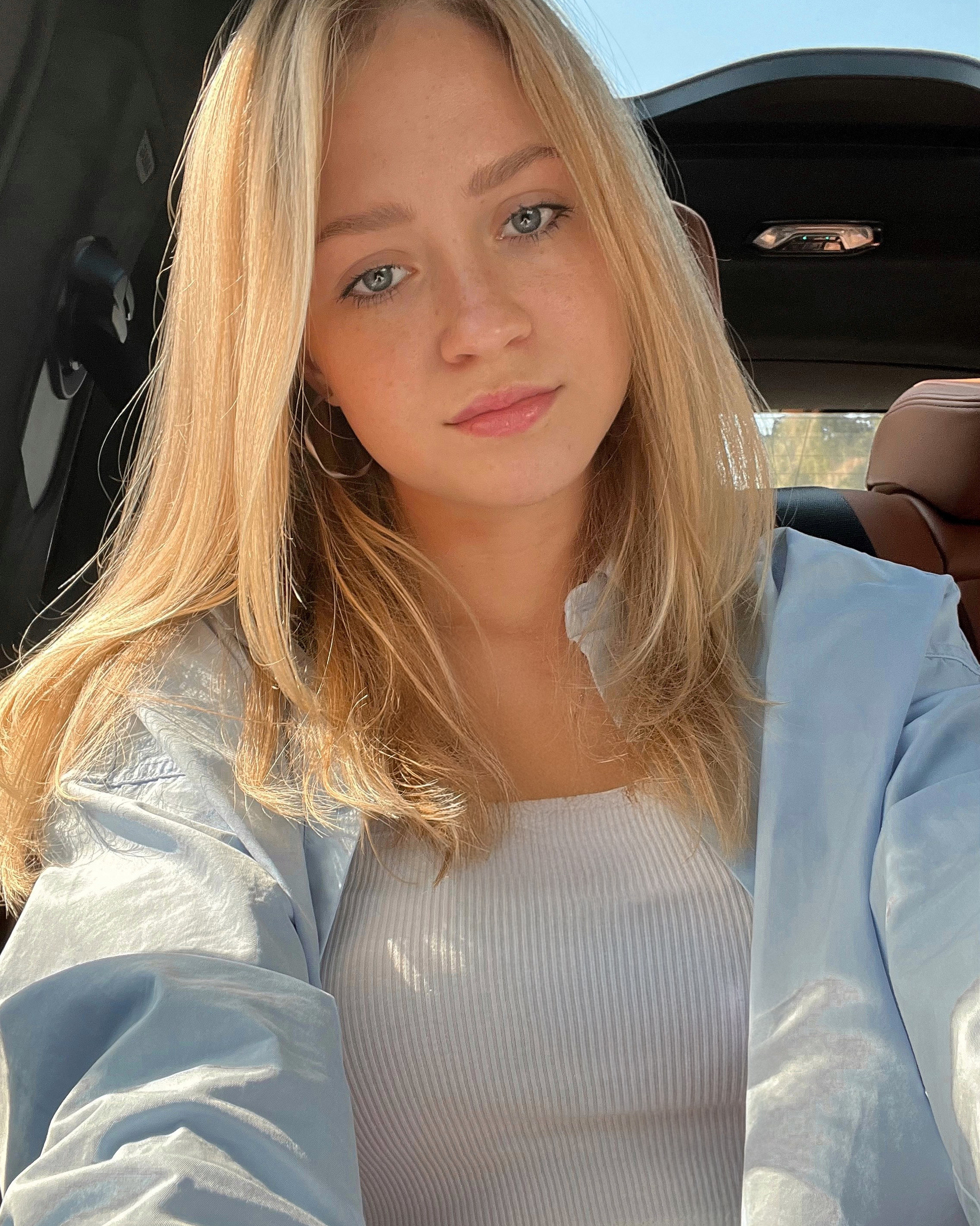 Контакты. Ретушер для брендов одежды в Москве Струцкая Кристина