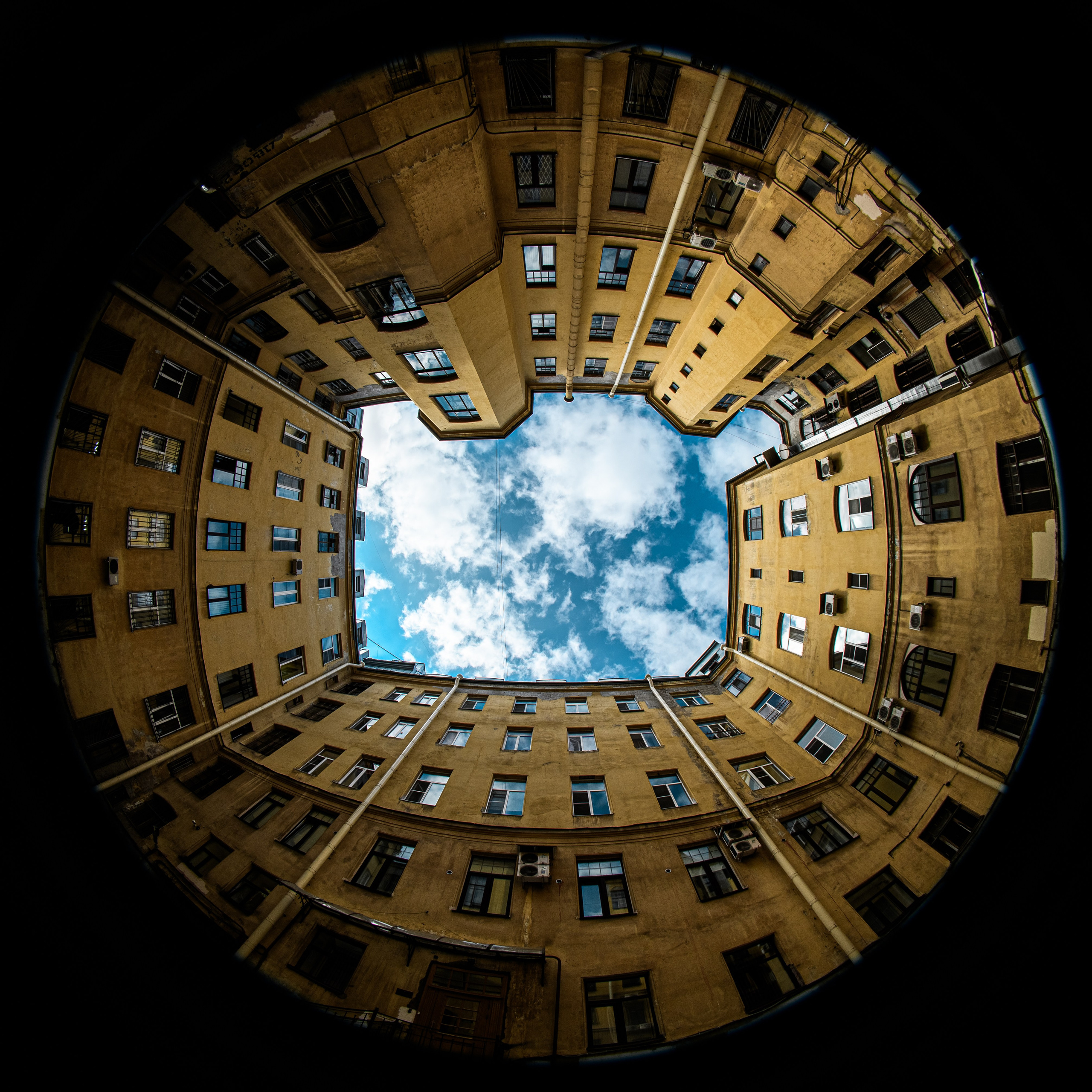 Дворы-колодцы Санкт-Петербурга (Петроградская сторона) | Фотопроект Алексея Клейменова