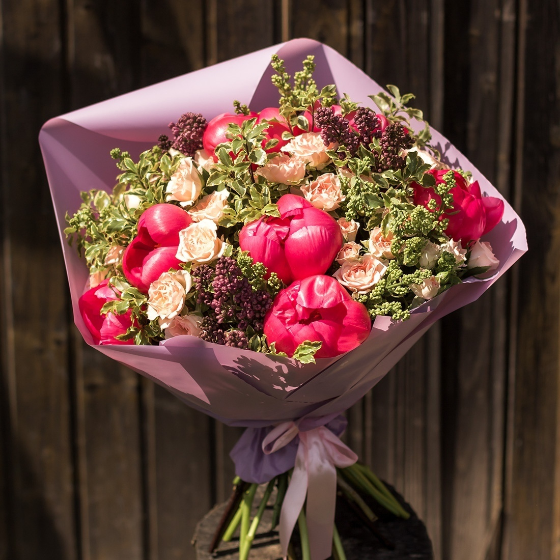Букет коралловые пионы, розы, сирень. Флорист Маргарита Гладкова