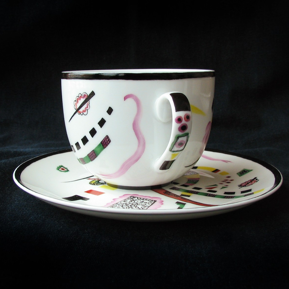 Wassily Kandinsky. Роспись фарфора в Санкт-Петербурге.