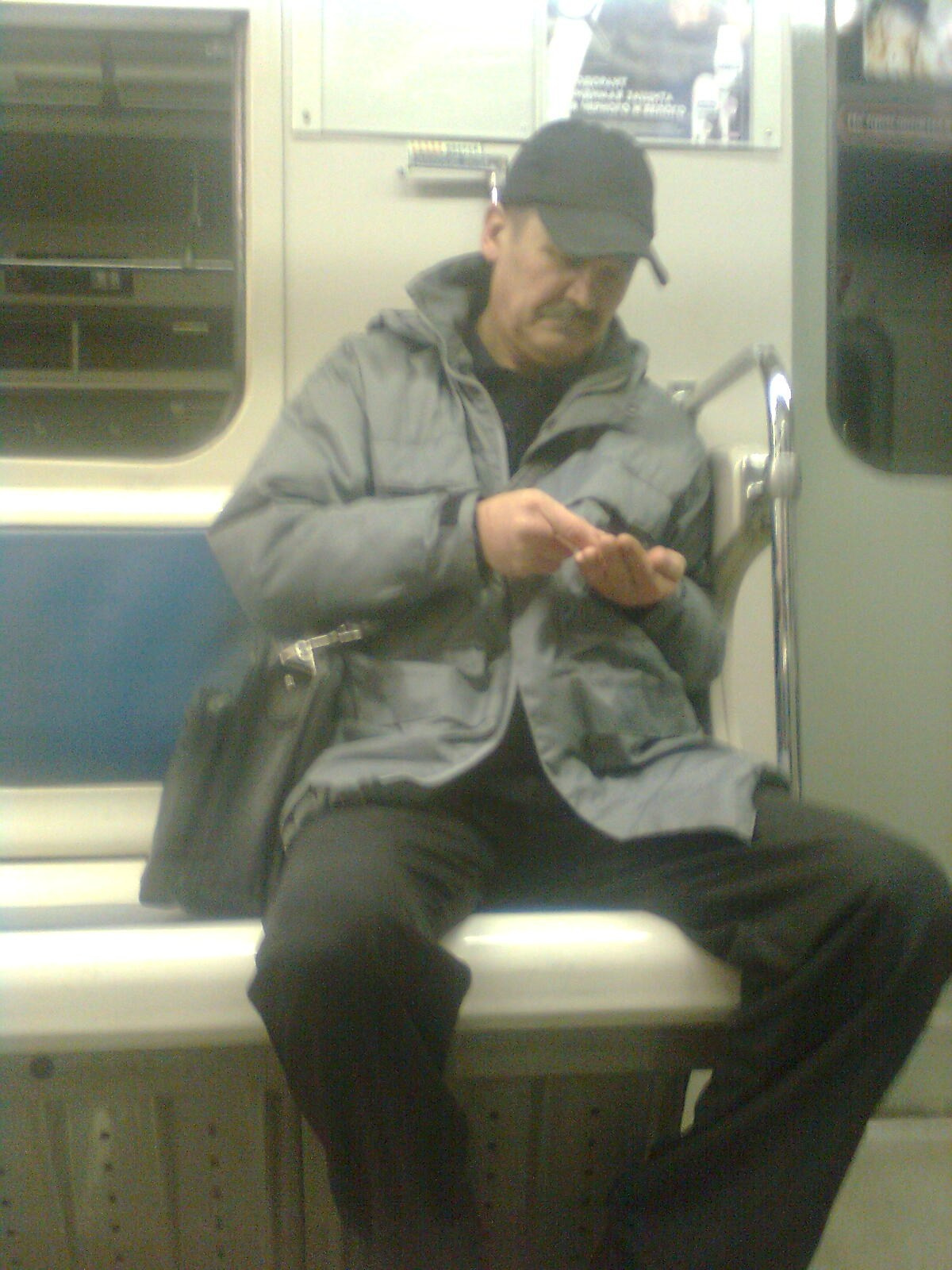 Питерское метро. Художник. Фотограф