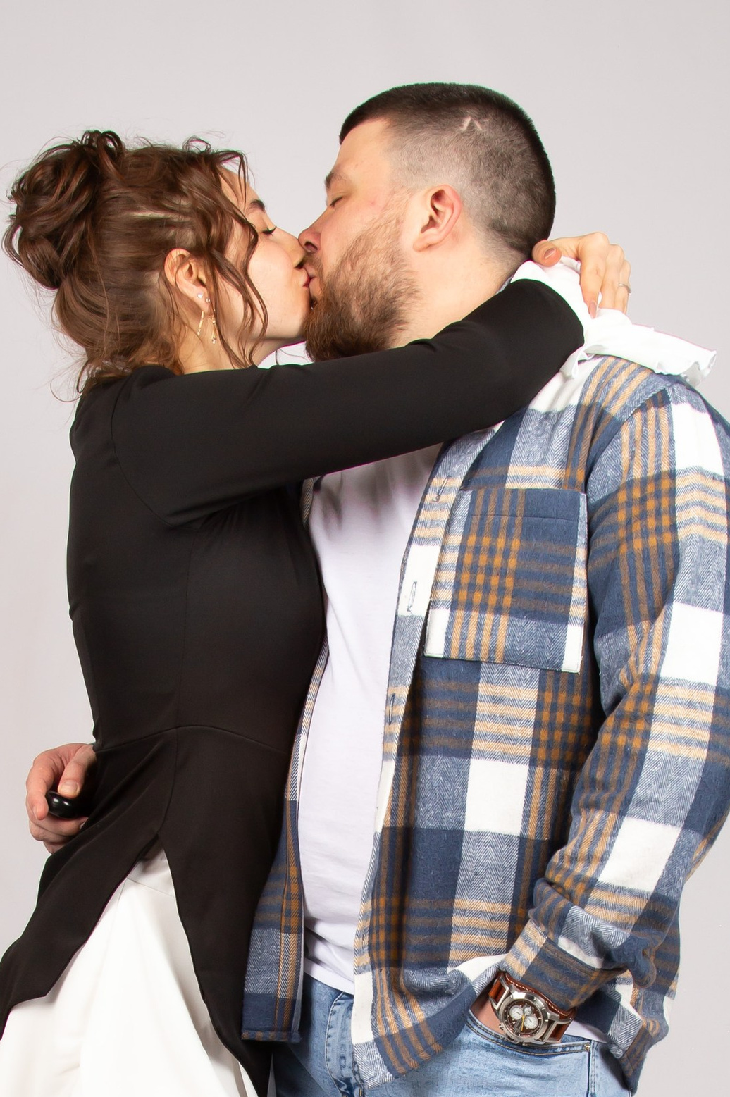 Фотосессия без фотографа в фотостудии автопортрета Double-you в ТРЦ Агора, Сургут. Управляйте моментом с пультом, смотрясь в зеркало