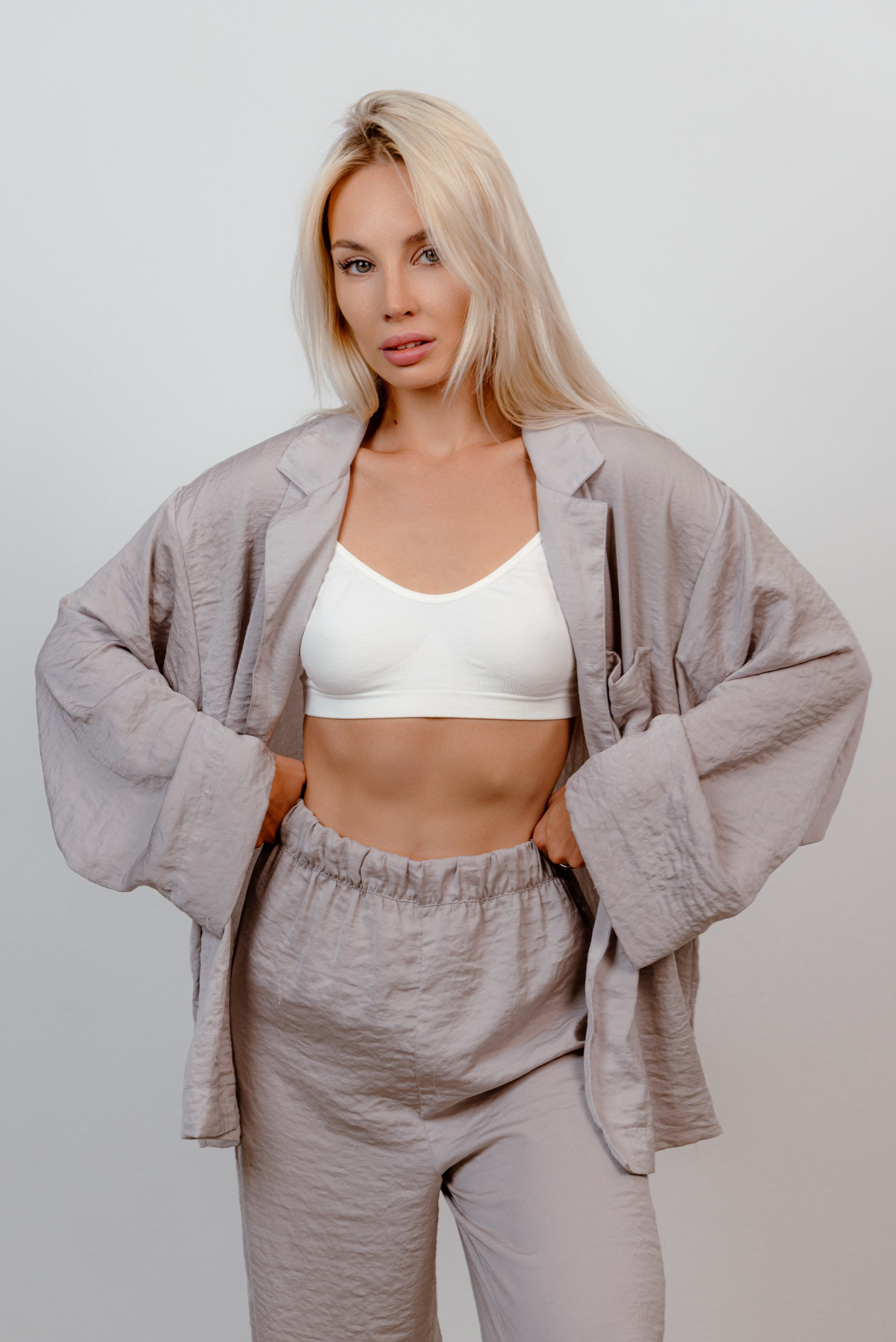 KATTYRIN PHOTO Фотограф Екатерина Смирнова г. Екатеринбург. Снимаю в своей студии REFERENCE и других • Женский/Мужской портрет • Контент • Деловая фотосессия и другое. Провожу фотопроекты с учениками, мастер классы, а так же каталожные съемки для маркетплейсов и брендов. Обучение фотографов. Профессиональная съемка под ключ для вашего бизнеса. Корпоративные съемки. Фотограф в Екатеринбурге. Фотосессии в Екатеринбурге. Фотостудии. Фотограф. Лучший фотограф. Хорошие отзывы. Стильная фотосессия. МОдный фотограф. Современный фотограф. Трендовый фотограф. Актуальный фотограф.