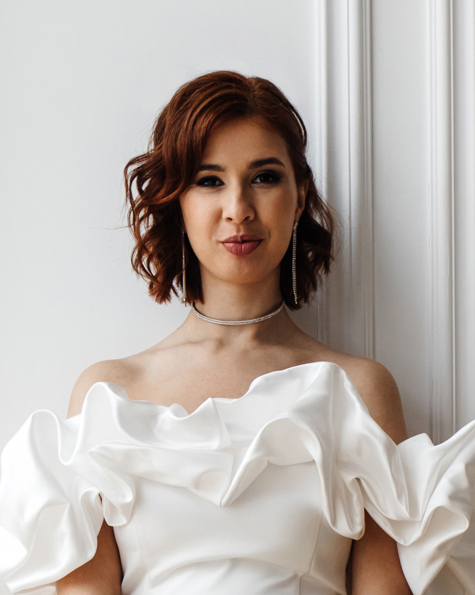 свадебный образ невесты, стойкий макияж и стойкая укладка волос