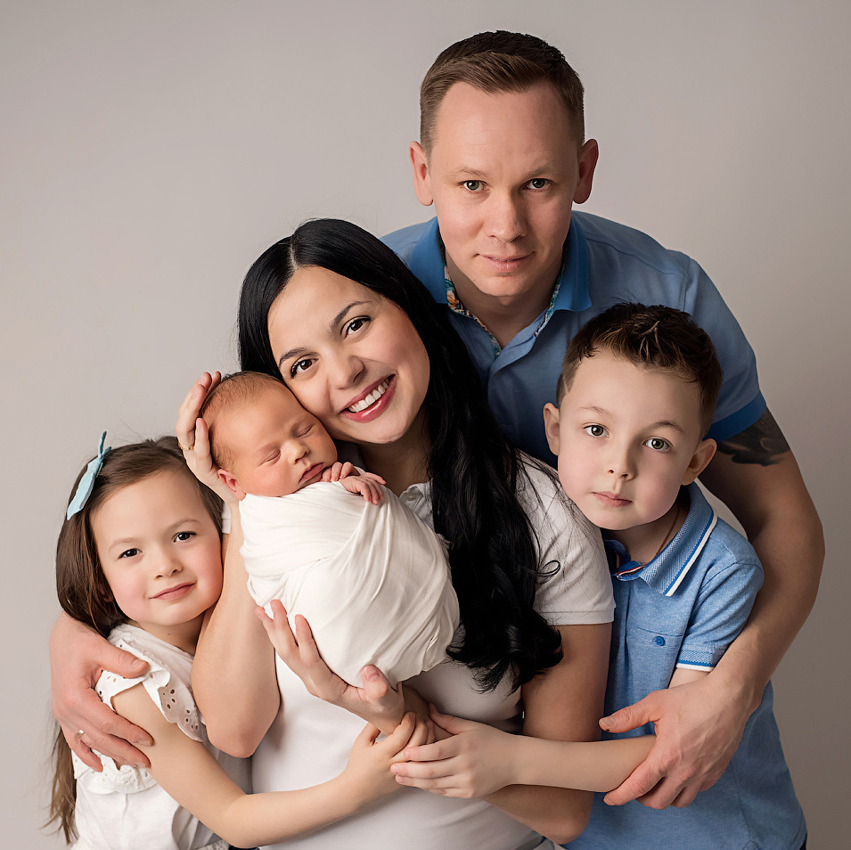 счастливая семья с малышом Ростов на Дону