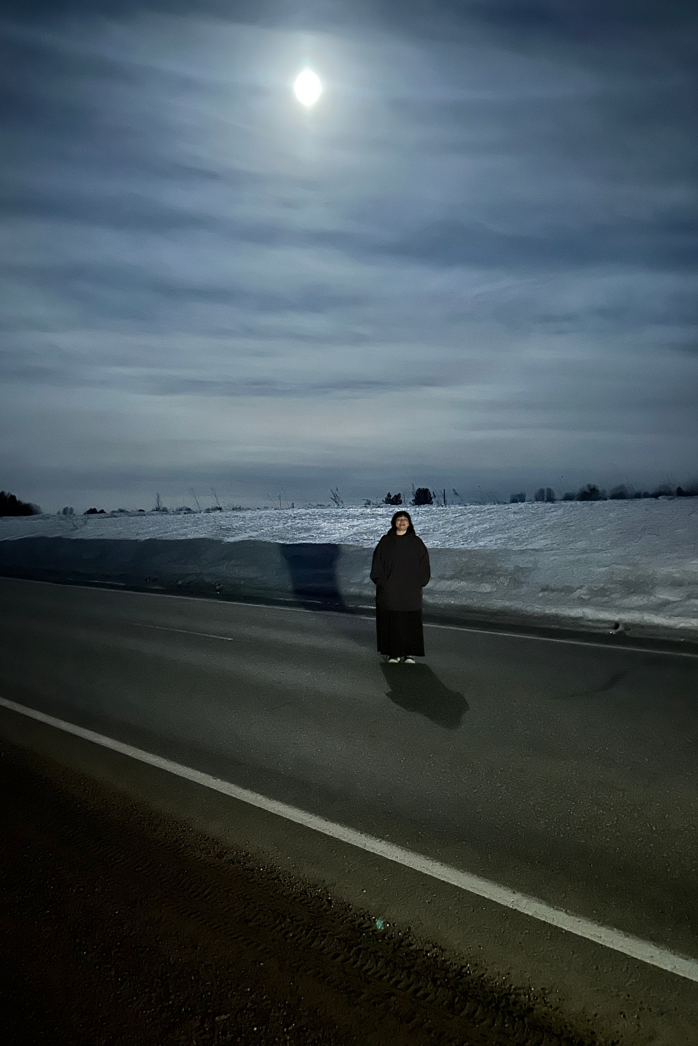 Уходит с уязвлённым самолюбием. Донеал Скнарь — концертный фотограф