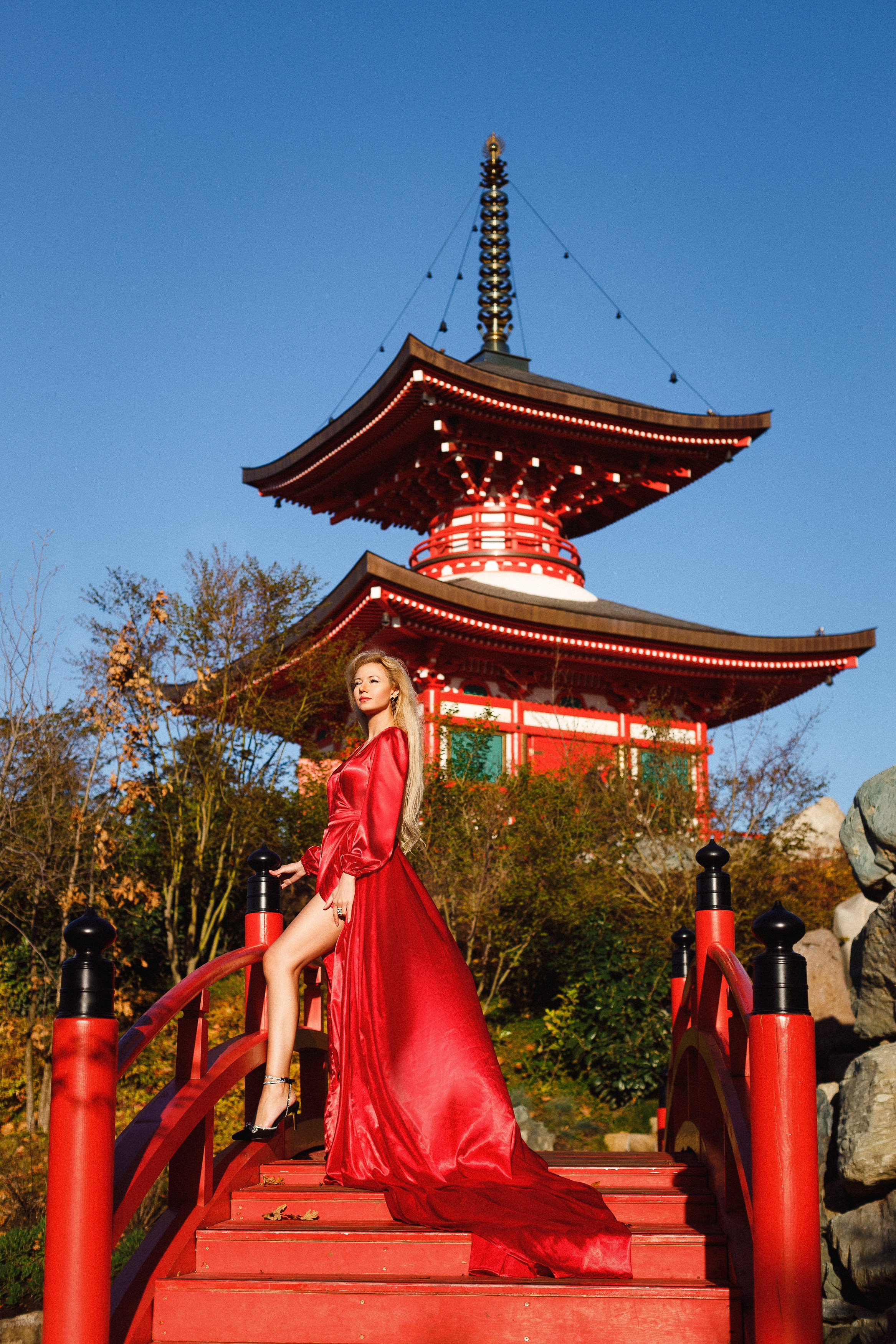 фотосессия в Японском саду фотосессия парк Галицкого фотограф Краснодар Японский сад Краснодар фотосессия в летящих платьях прокат платьев для съемки Японский сад Краснодар