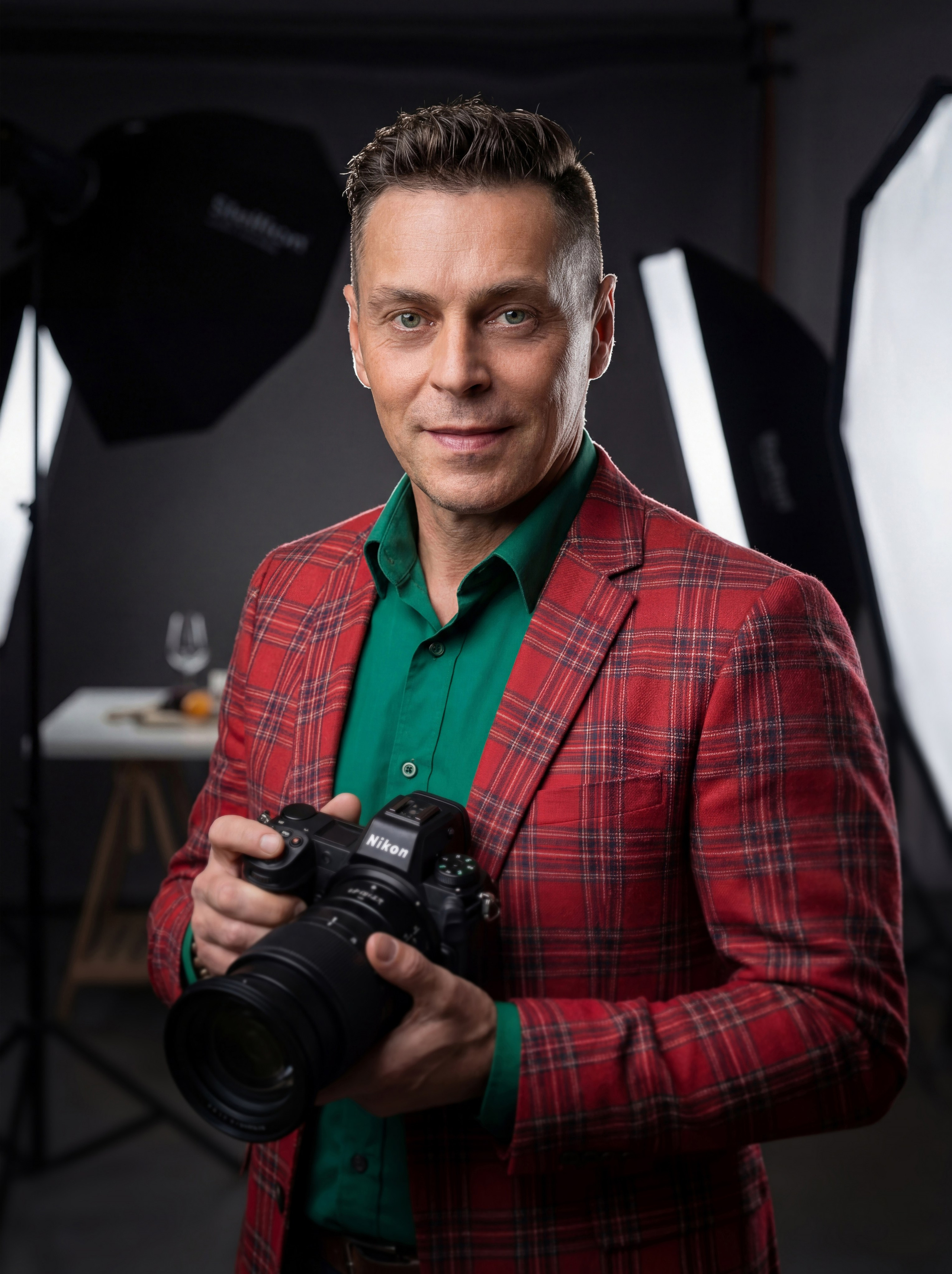 Контакты. Фотограф Алексей Преображенский