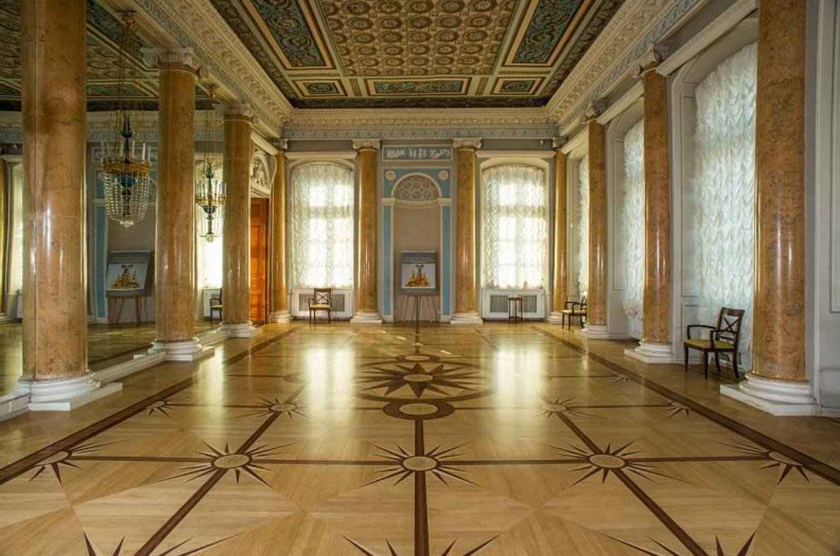 дворцы в Санкт-Петербурге для свадебной фотосессии в дождь, осенью или зимой